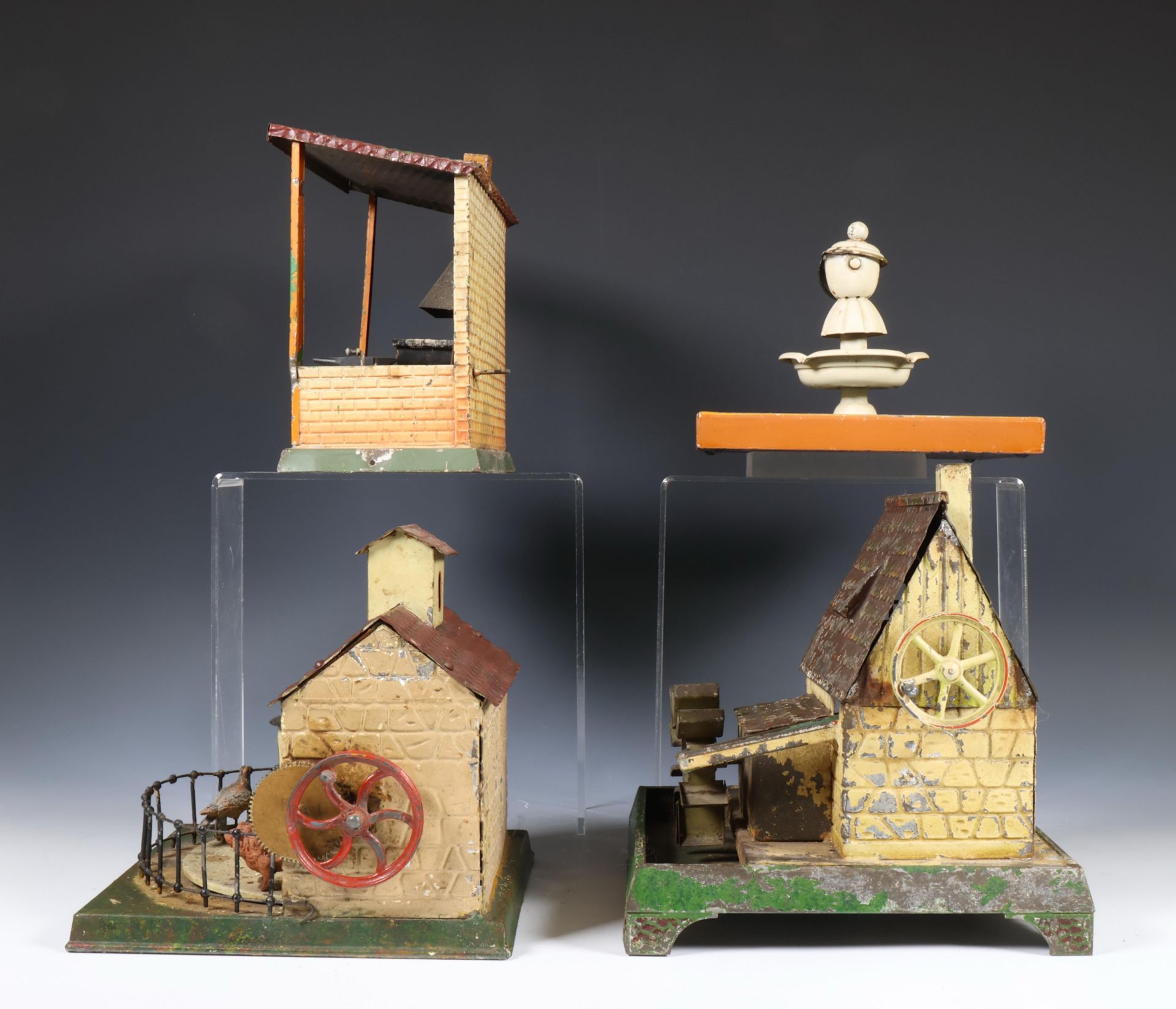 Gebrüder Bing, drie metalen huizen met mechanisme voorstellingen, ca. 1900; - Bild 4 aus 4