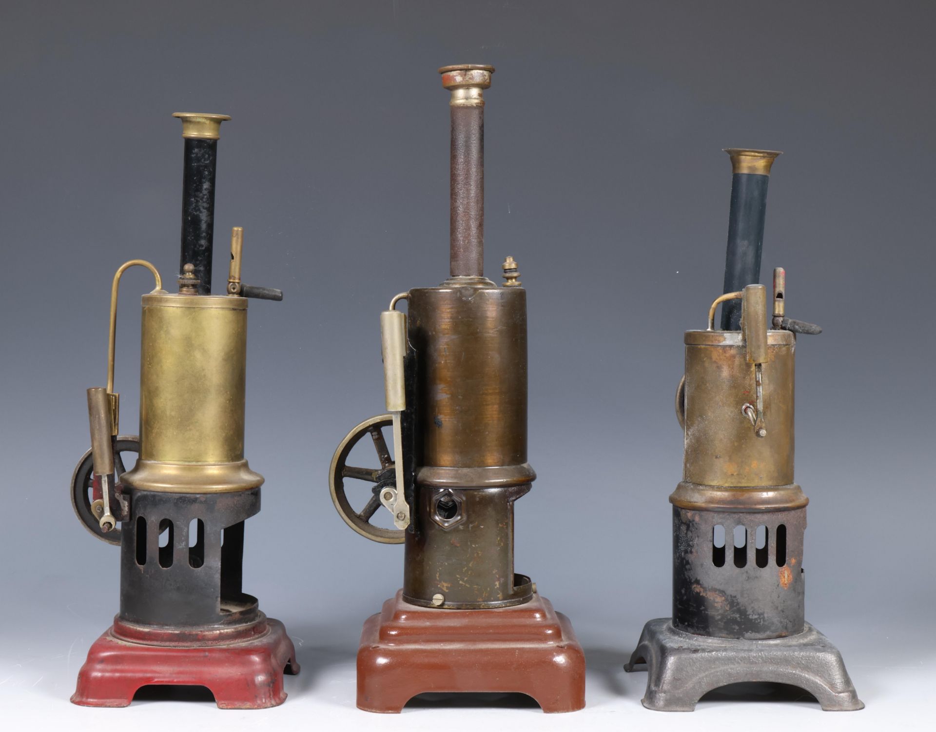 Drie verticale stoommachines, ca. 1910; - Bild 2 aus 4