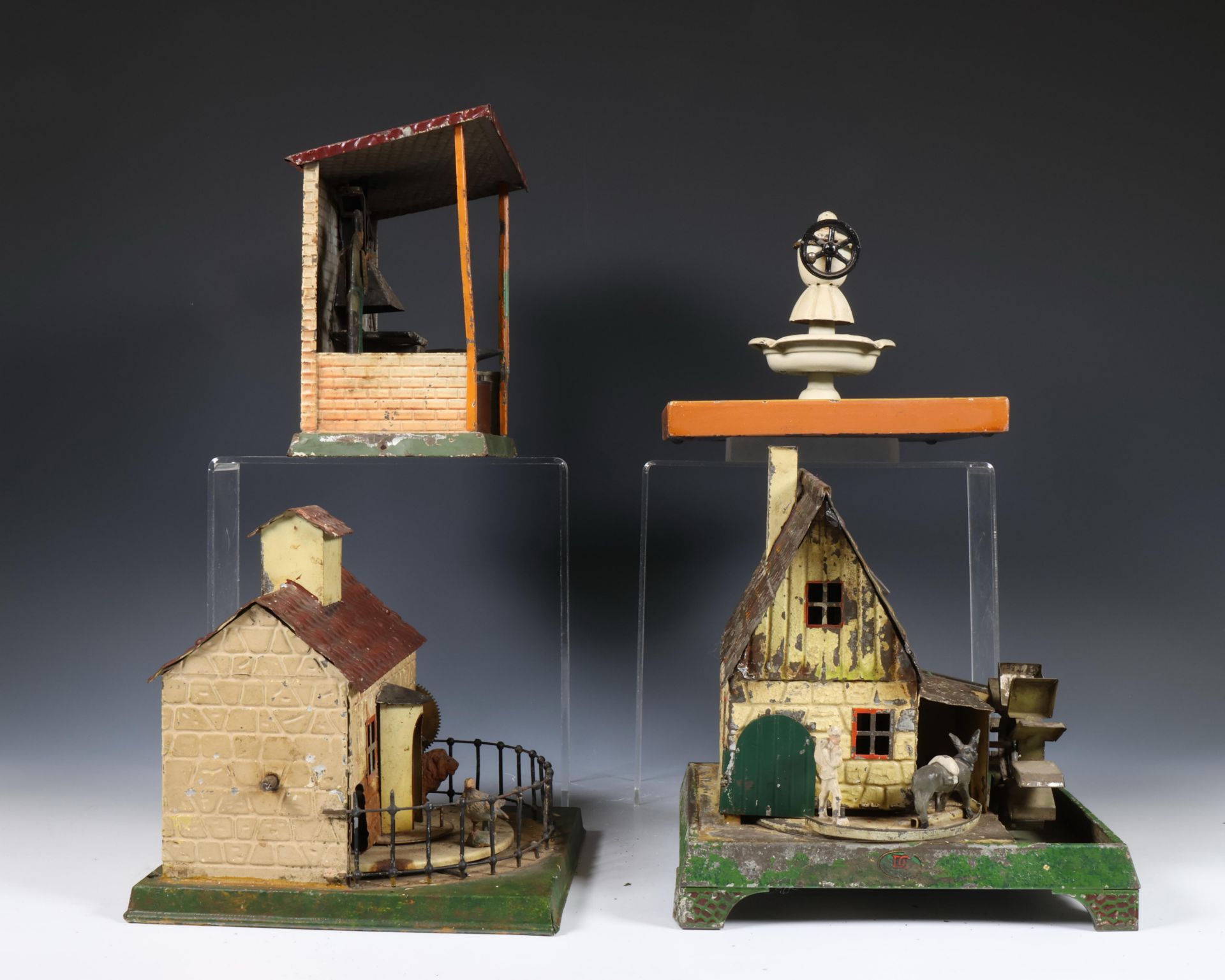 Gebrüder Bing, drie metalen huizen met mechanisme voorstellingen, ca. 1900; - Bild 3 aus 4