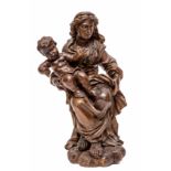 Duitsland, notenhouten gestoken sculptuur van Madonna met kind, Barok, 18e eeuw;