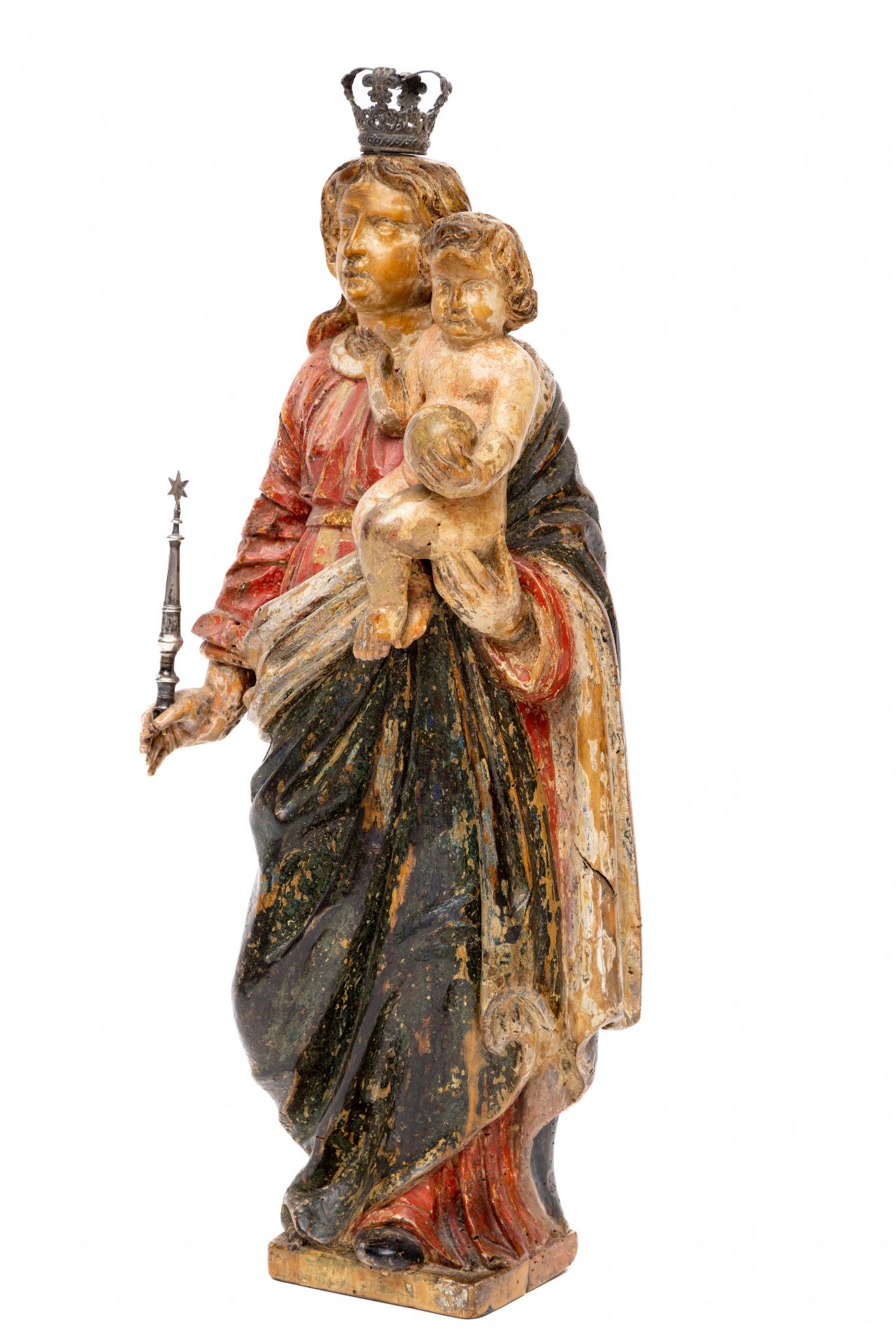 Notenhouten gestoken sculptuur van Maria, 18e eeuw, - Image 2 of 2