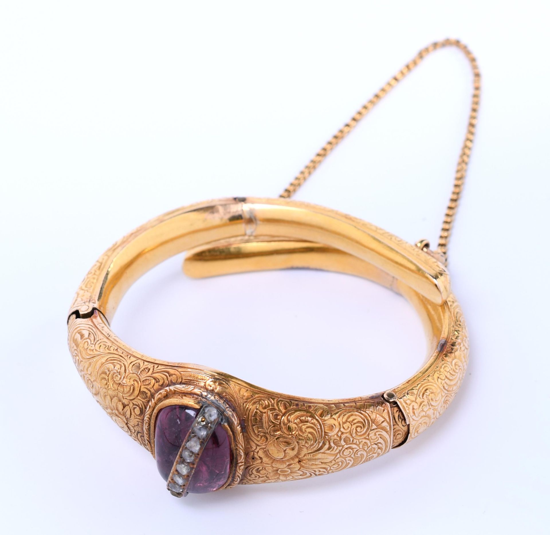 18 kt. Gouden stijve armband, 19e eeuw. - Image 4 of 4