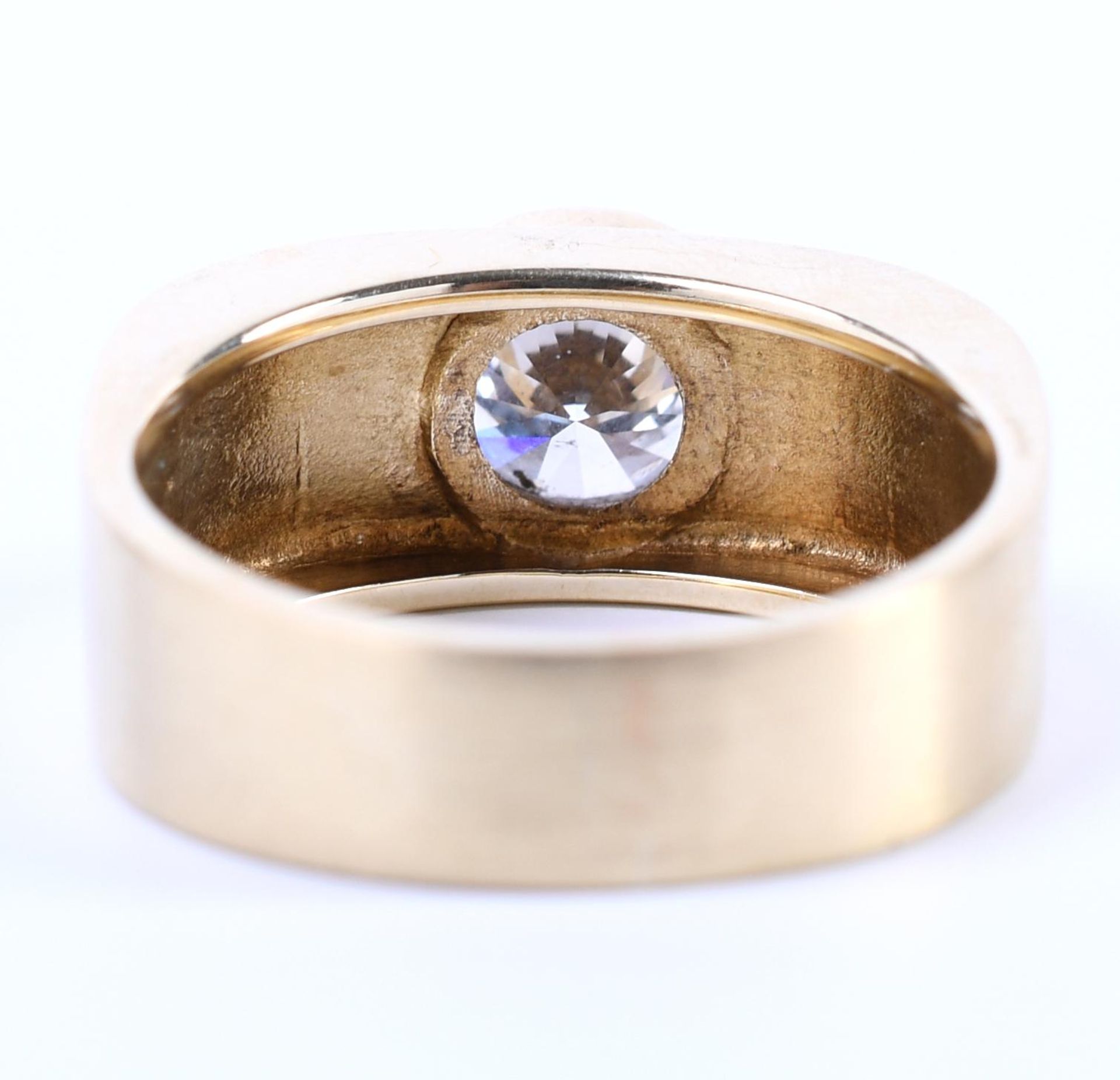 14 kt. Gouden gematteerde brede solitair ring, - Image 2 of 4