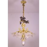 Frankrijk, bronzen vergulde en deels bruin gepatineerde hanglamp, Louis XVI stijl;