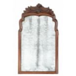 Soester spiegel in notenhouten lijst, 18e eeuw