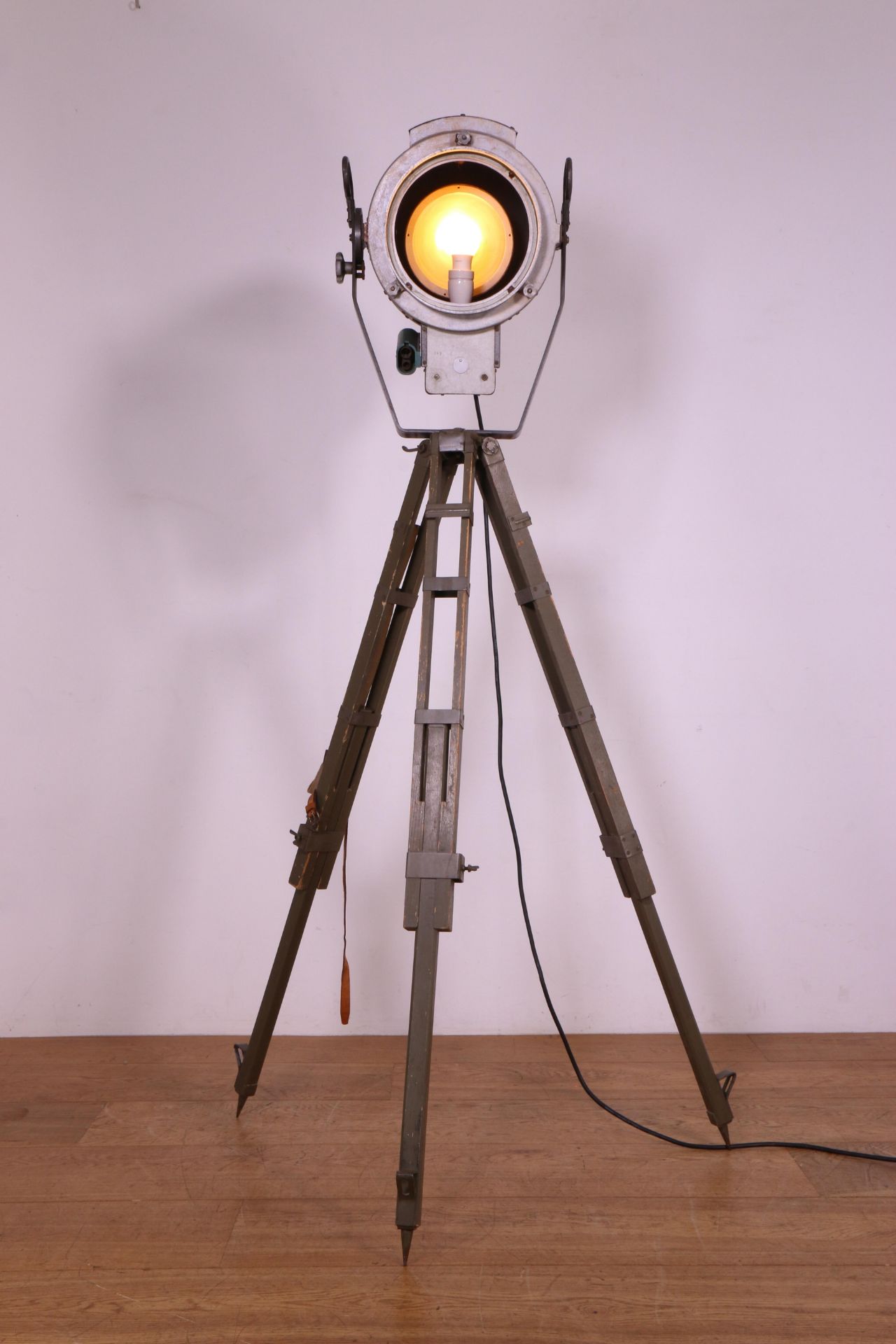 E. Giese & O. Nowicki, Berlijn, stalen vintage theaterlamp, ontwerp eind 50-er jaren. - Image 4 of 6