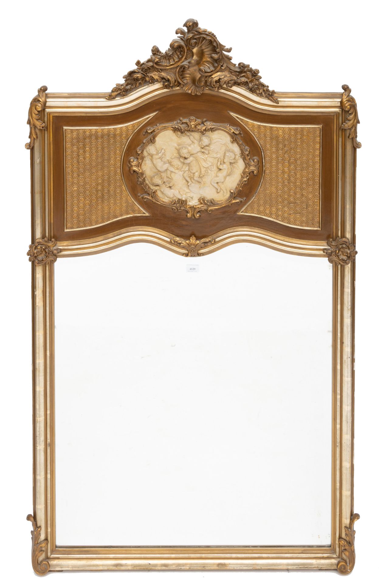 Frankrijk, gefacetteerde spiegel in verguld houten lijst in Rococo-stijl,