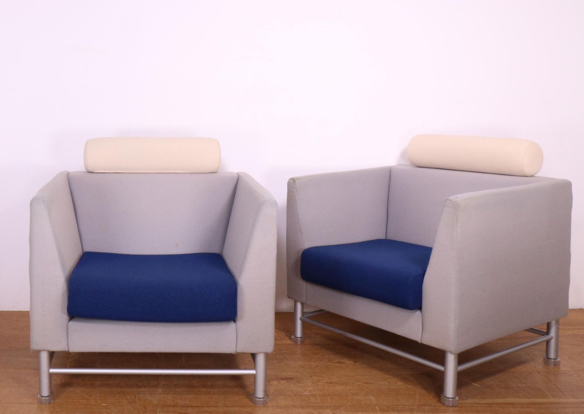 Ettore Sottsass voor Knoll International, Italië, paar 'Eastside' fauteuils, ontwerp 1982,