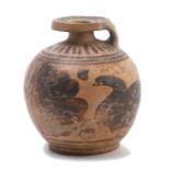 Korinthe, a large earthenware aryballos, 6th century BC