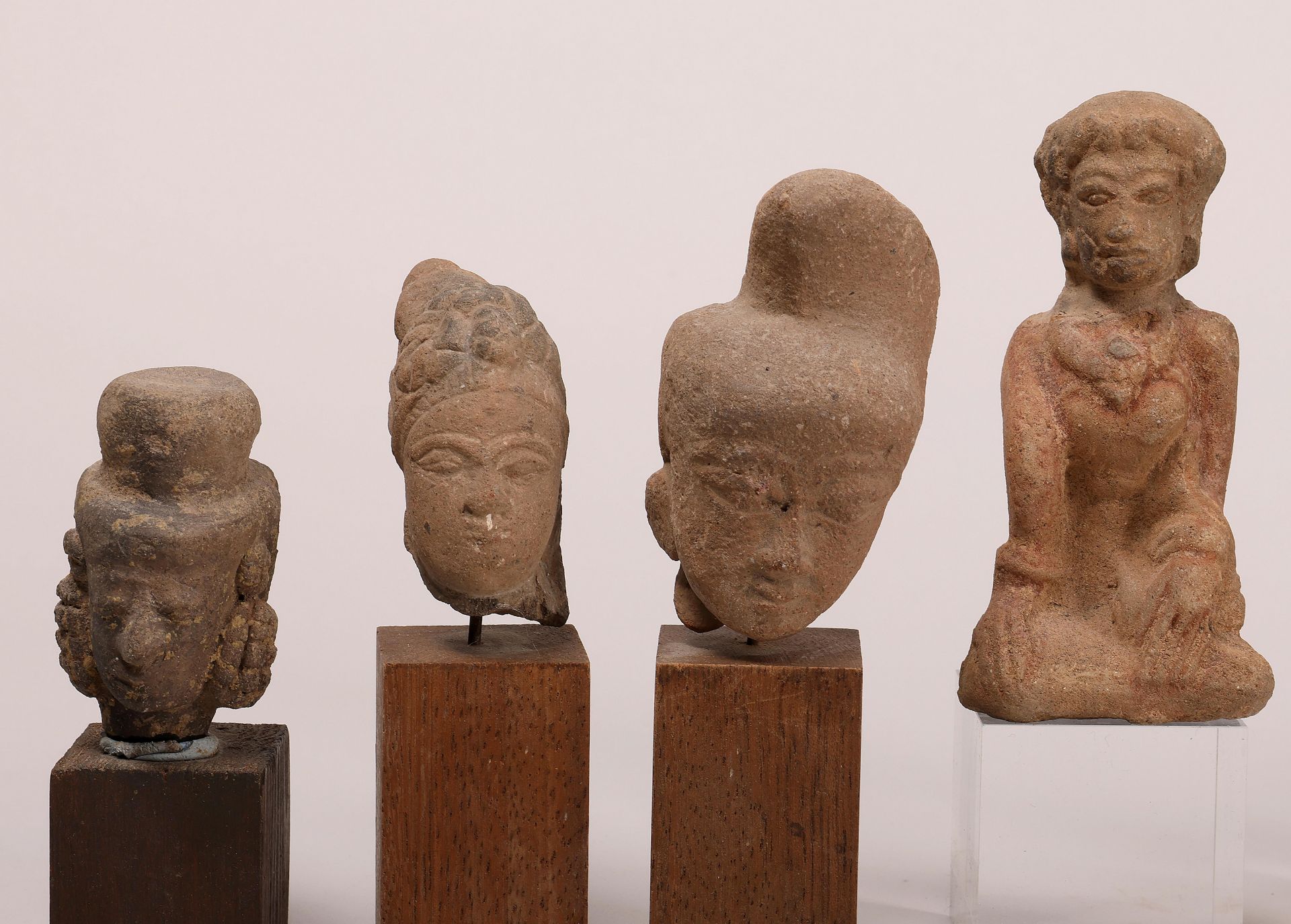 A collection of terracotta bustes in the Majapahit style. - Image 4 of 6