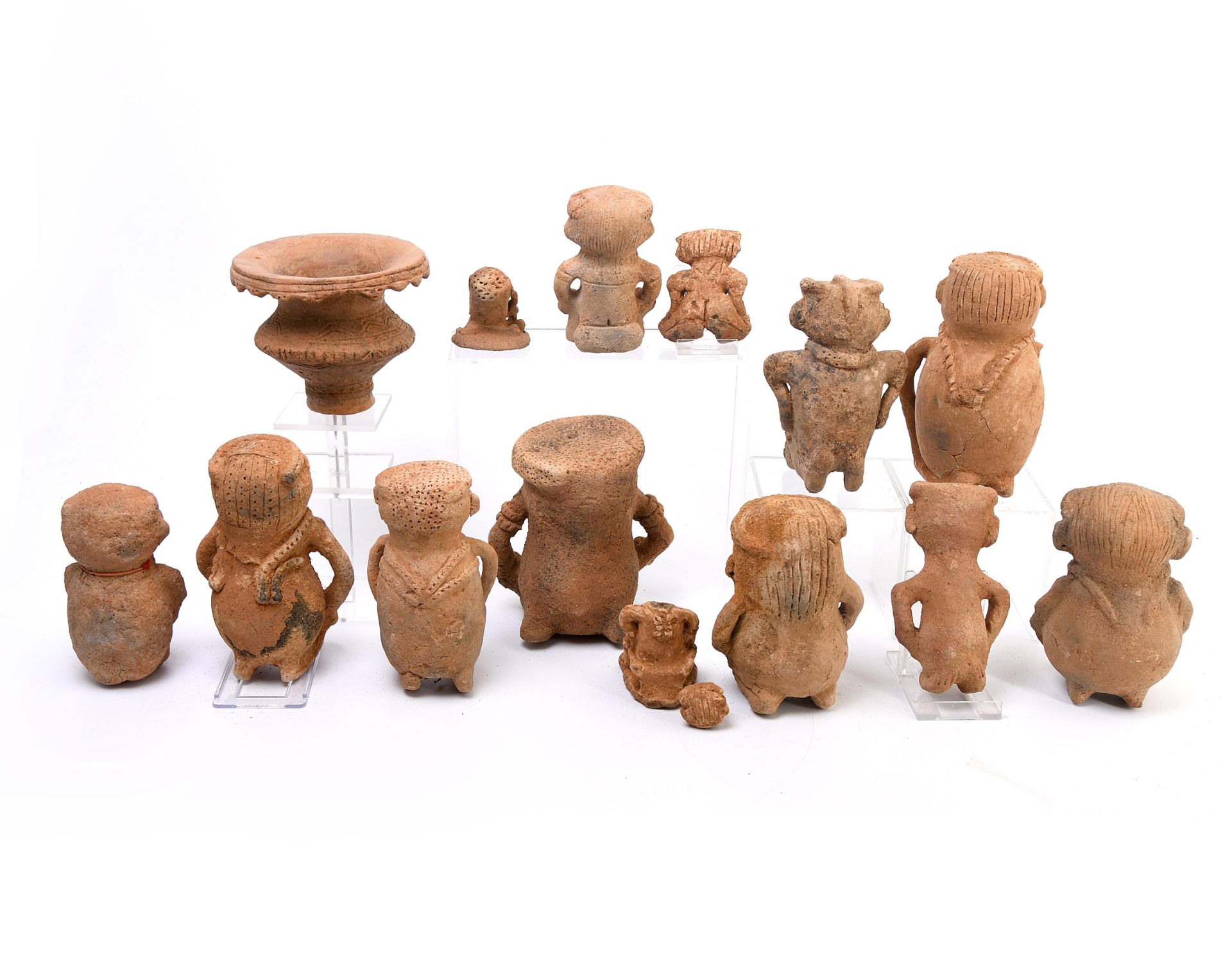 Colombia, Sinu region, a collection of fourteen various terracotta figures, ca. 1200-1400 AD. - Image 6 of 9