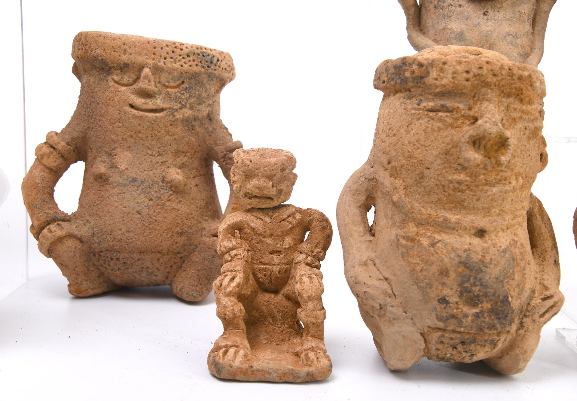 Colombia, Sinu region, a collection of fourteen various terracotta figures, ca. 1200-1400 AD. - Image 2 of 9