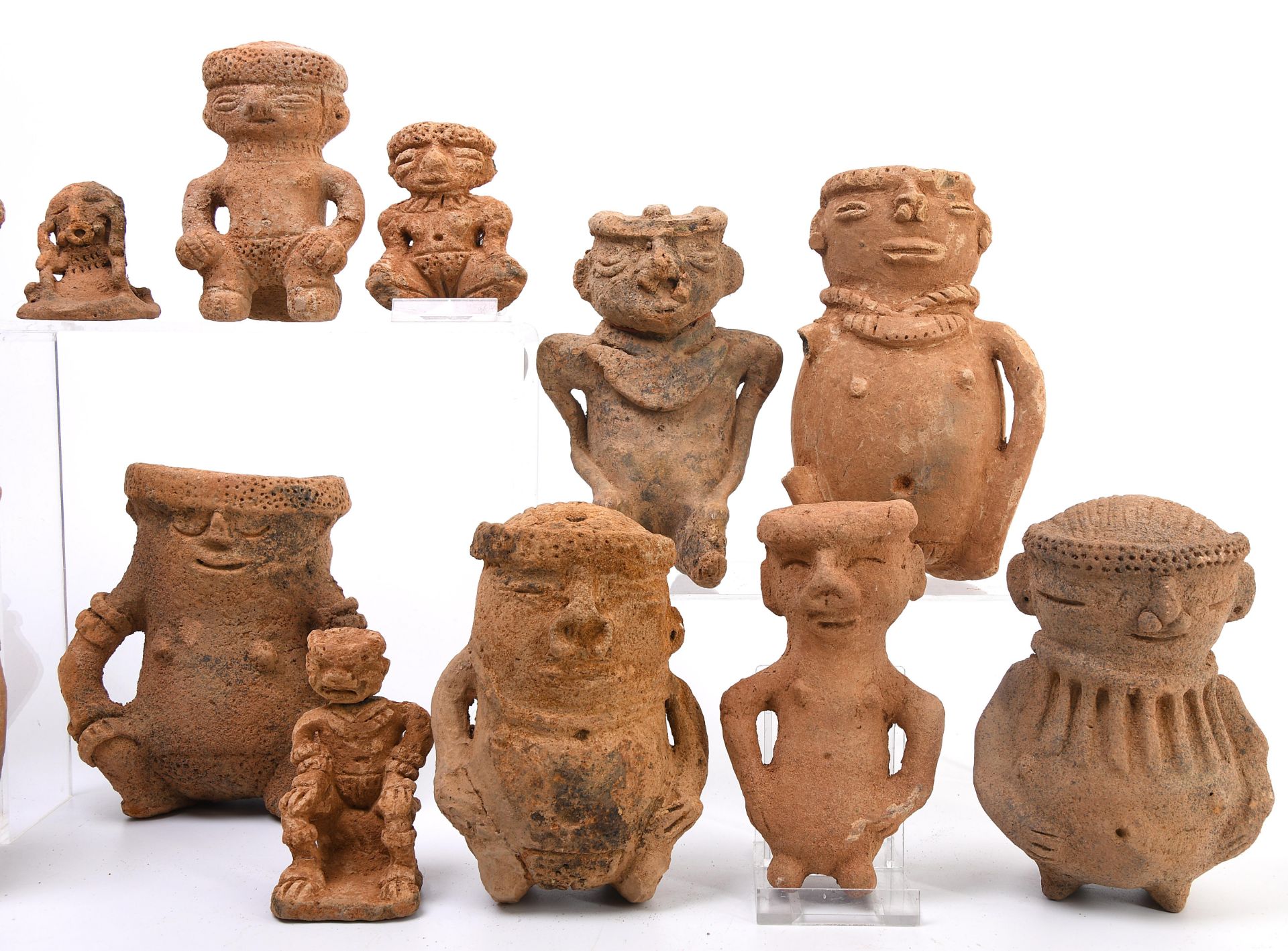 Colombia, Sinu region, a collection of fourteen various terracotta figures, ca. 1200-1400 AD. - Image 7 of 9