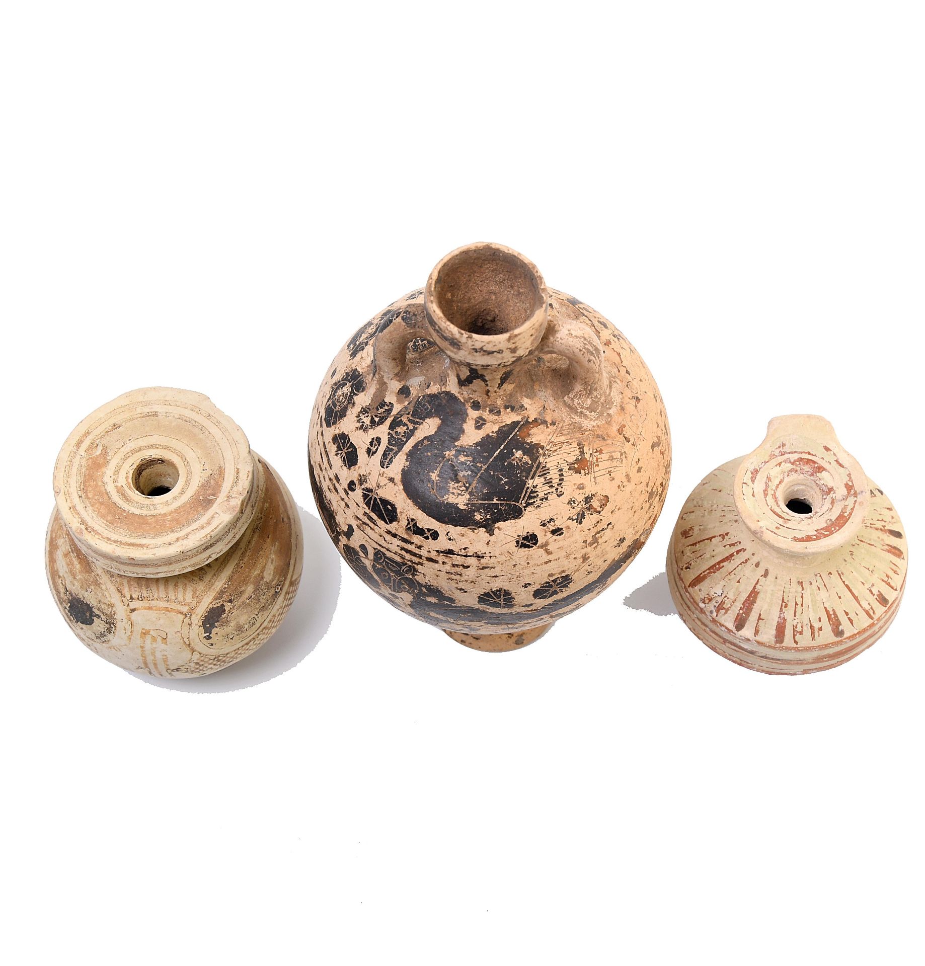 Corinthian, a earthenware arryballos quatre foil, 6th century BC and a terracotta small amphora. - Image 2 of 5