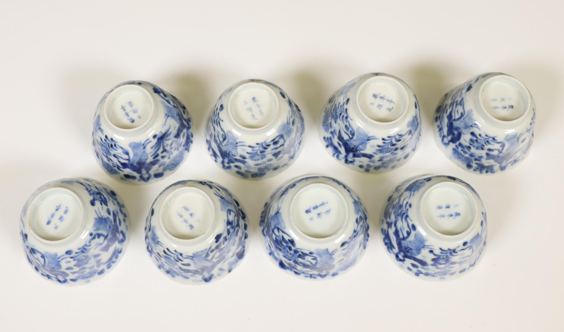 Japan, set of eight blue and white porcelain cups and saucers, 19th century, - Bild 3 aus 5