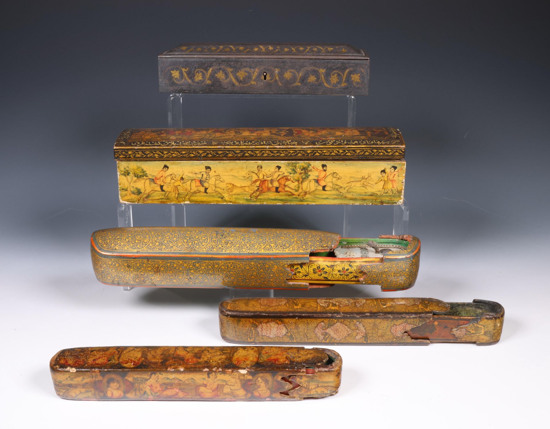 Perzië, vijf Qajar pennen houders, 19e eeuw en later,