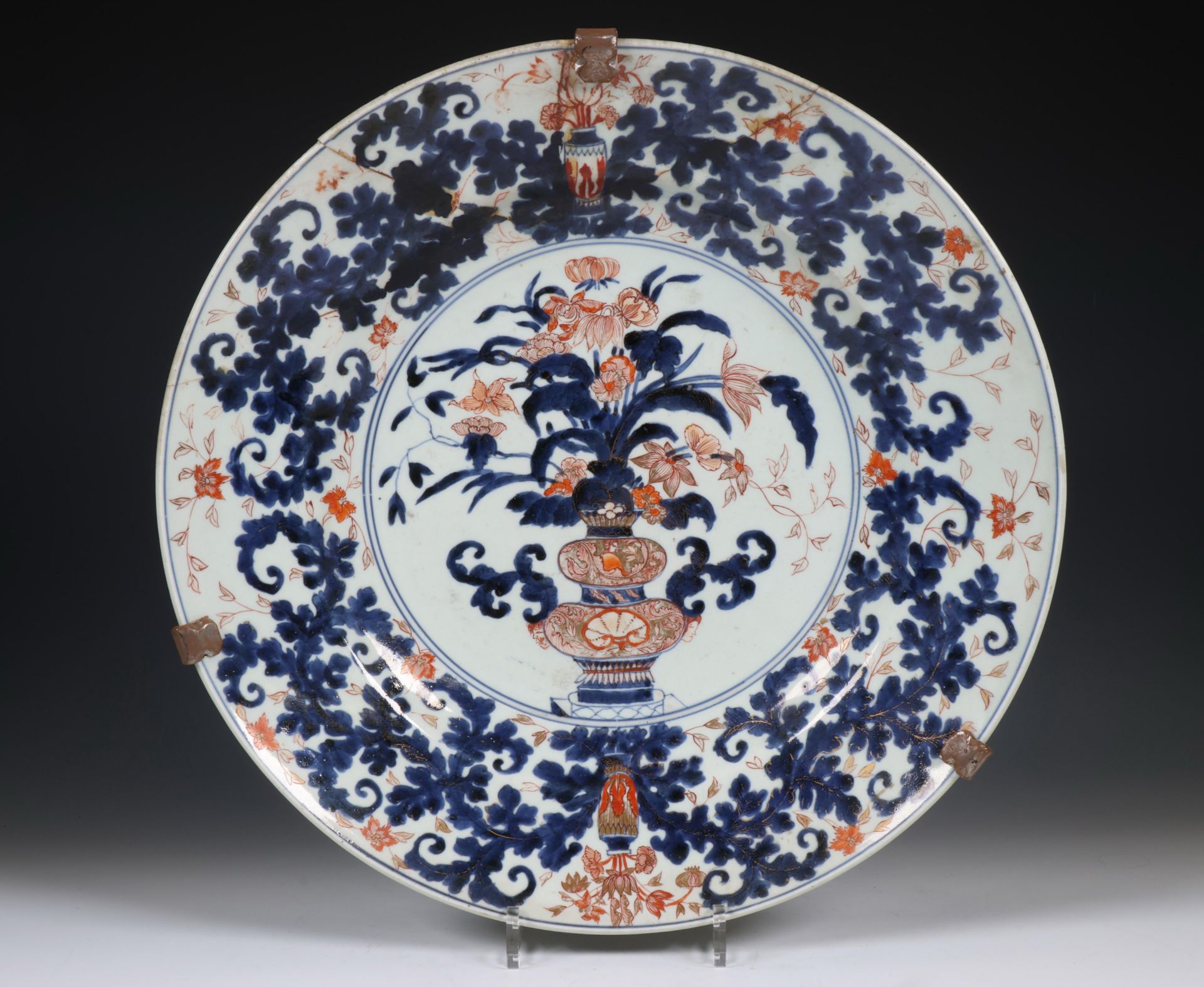 Japan, Imari porcelain dish, Edo period, 18th century,
