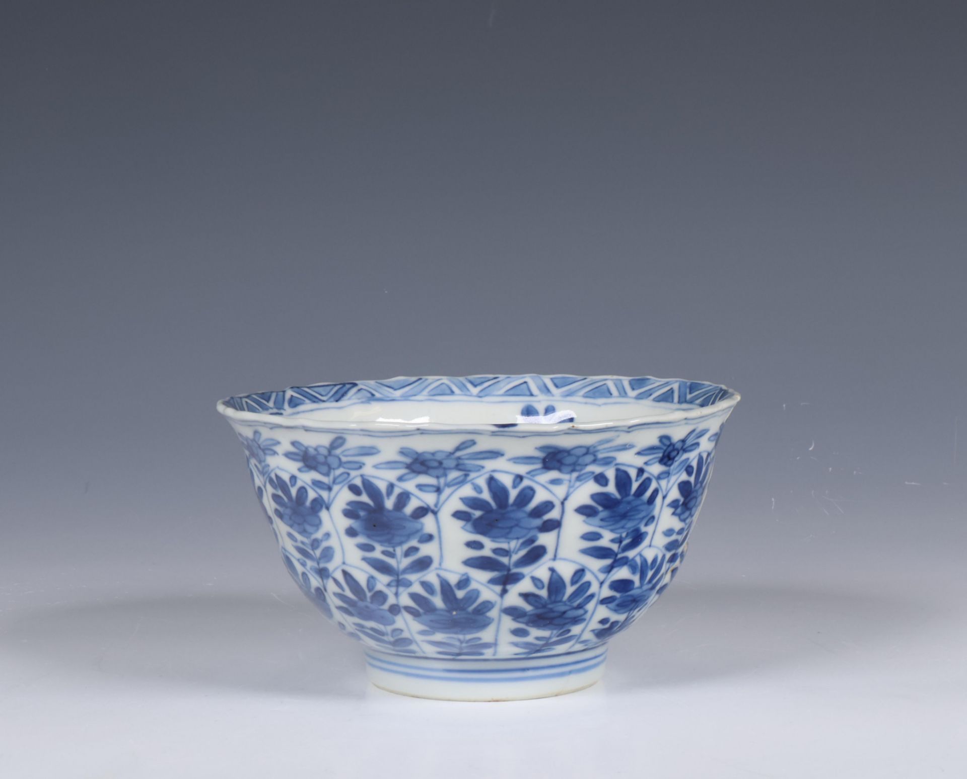 China, blue and white porcelain floral bowl, Kangxi period (1662-1722), - Image 2 of 5