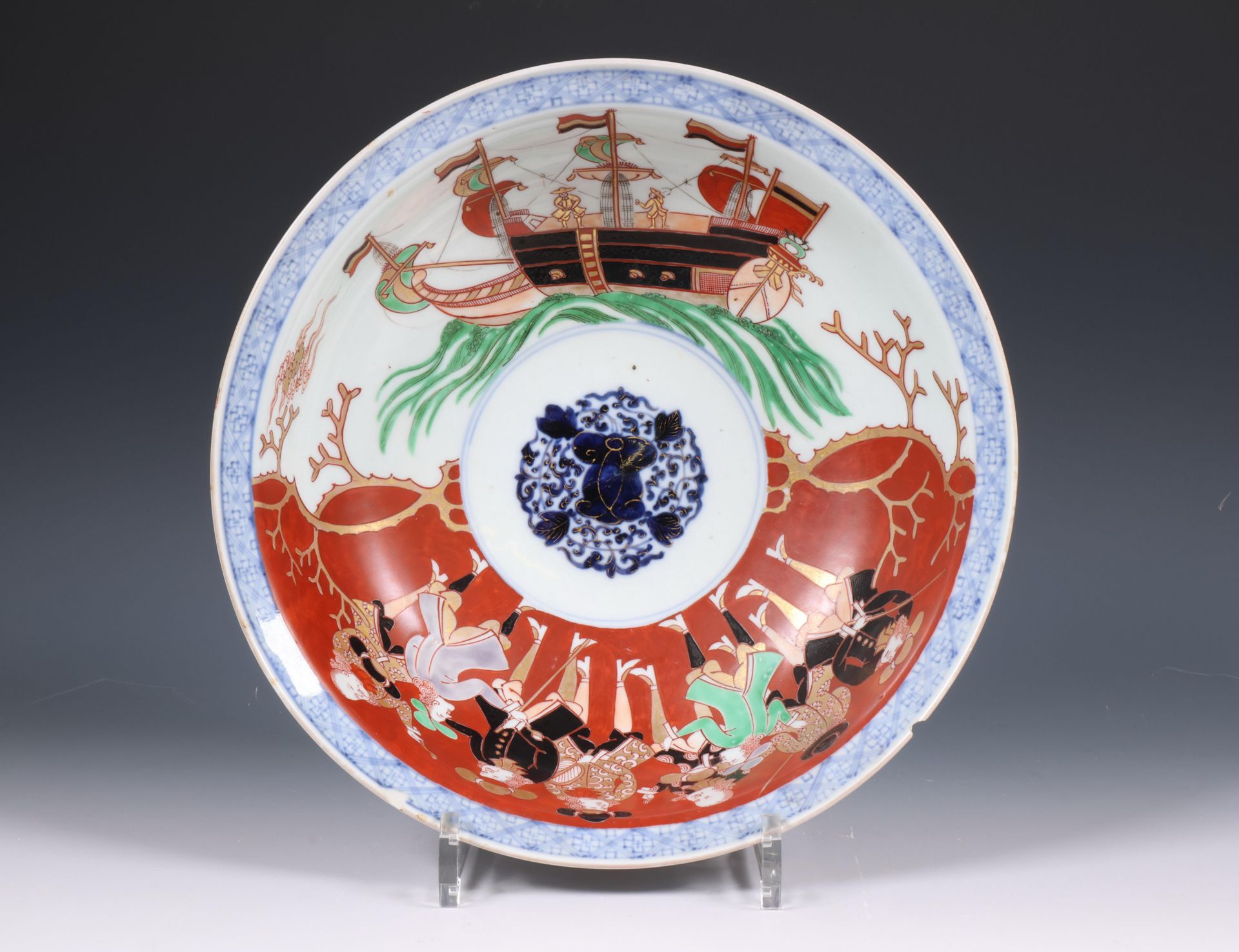 Japan, Imari Namban porcelain 'black ship' bowl, 19th century, - Bild 6 aus 7