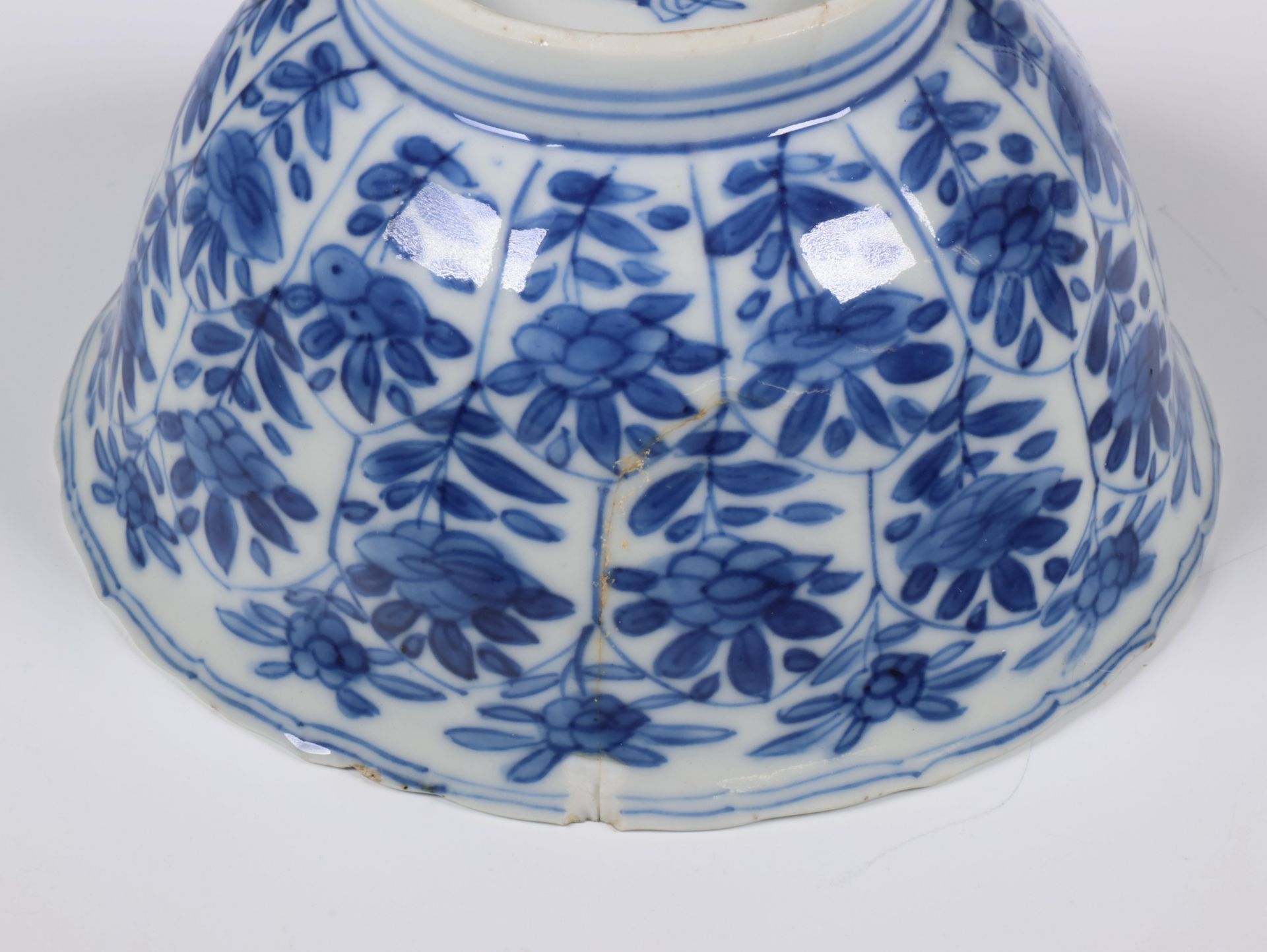 China, blue and white porcelain floral bowl, Kangxi period (1662-1722), - Image 5 of 5