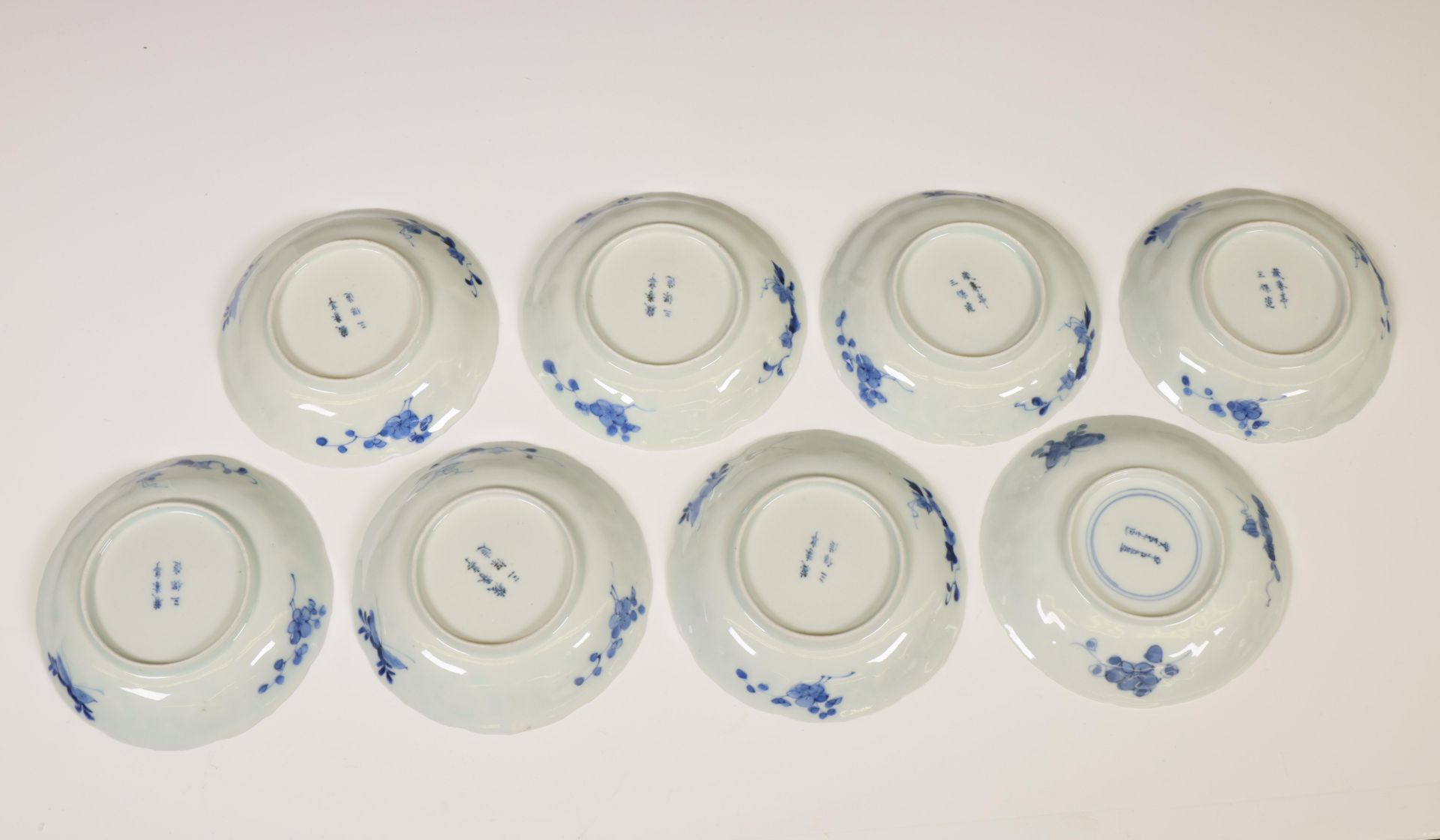 Japan, set of eight blue and white porcelain cups and saucers, 19th century, - Bild 5 aus 5
