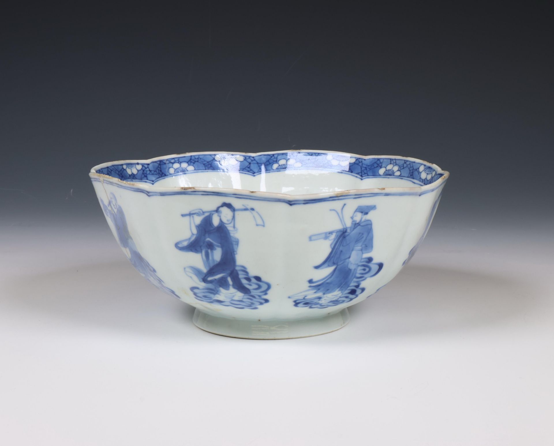 China, blue and white porcelain 'Immortals' bowl, Kangxi period (1662-1722), - Image 2 of 6