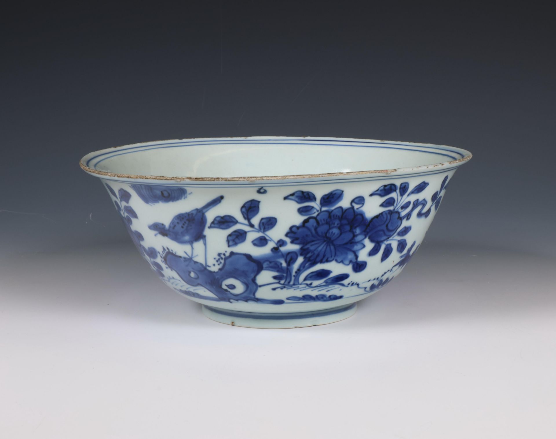 China, large blue and white porcelain bowl, 17th century,