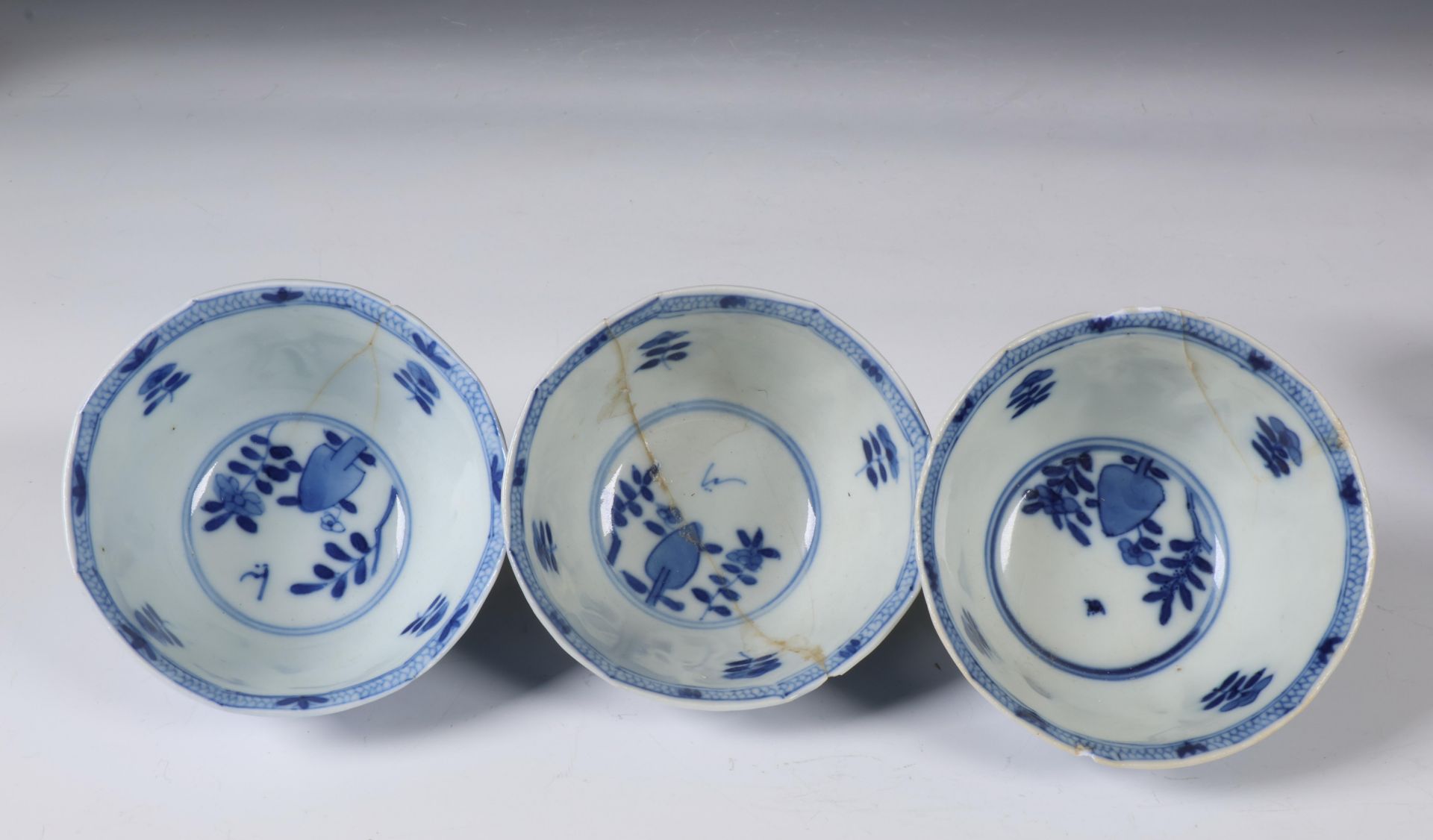 China, set of ten blue and white cups and saucers, Kangxi period (1662-1722), - Image 7 of 7