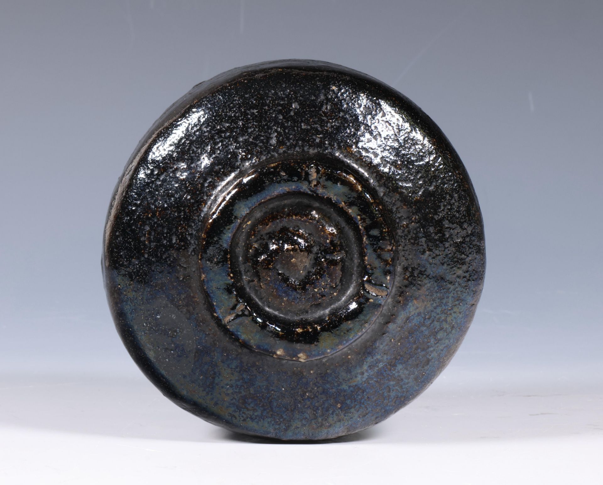 Japan, black ceramic Kuro-Raku teabowl (chawan), - Bild 4 aus 4