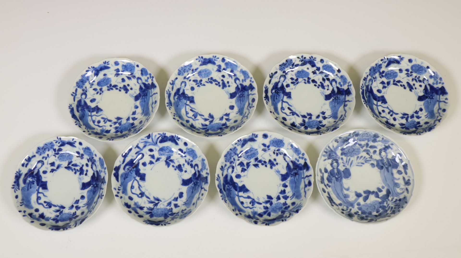 Japan, set of eight blue and white porcelain cups and saucers, 19th century, - Bild 4 aus 5
