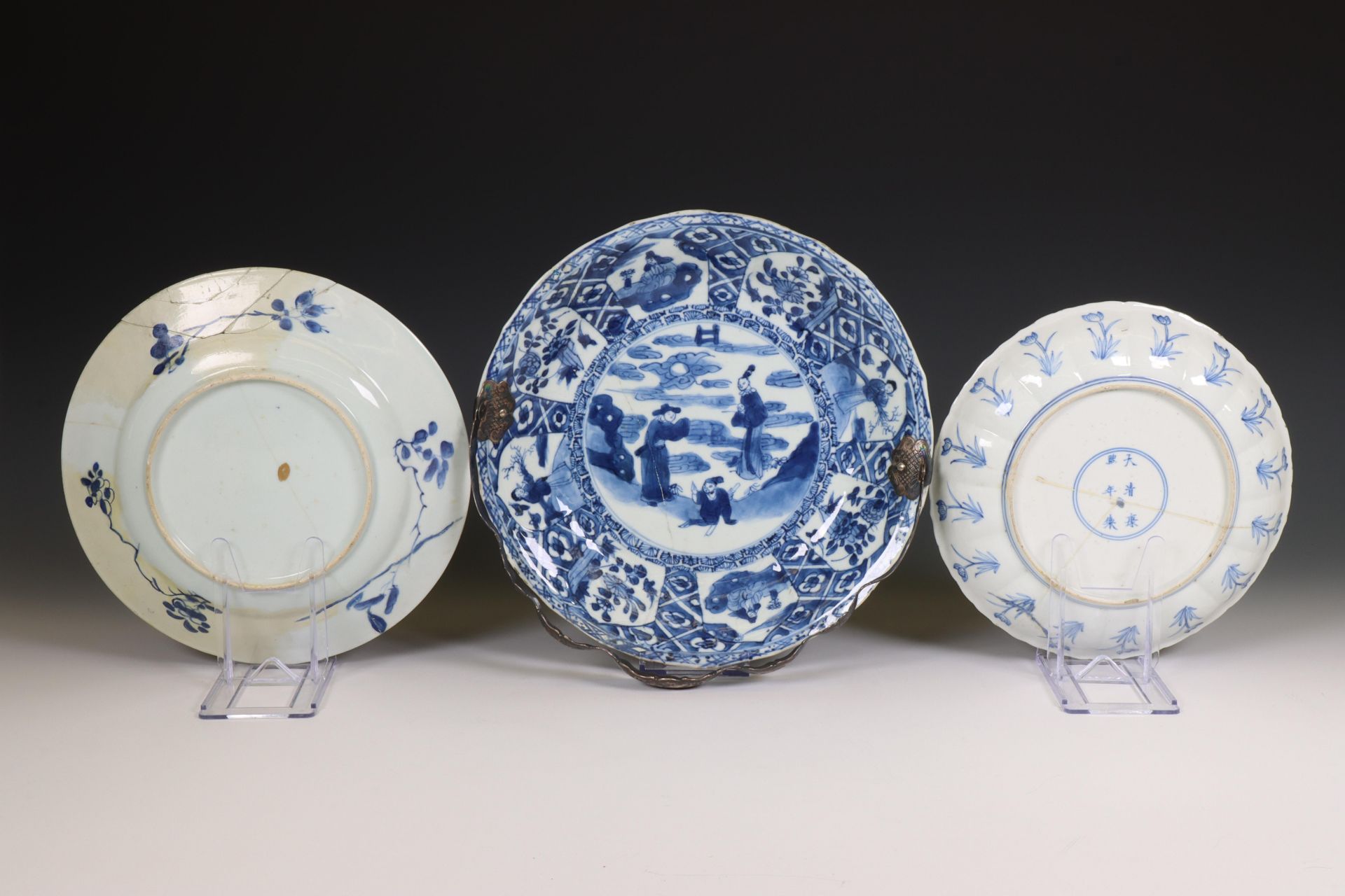 China, three blue and white porcelain dishes, Kangxi period (1662-1722), - Image 2 of 3