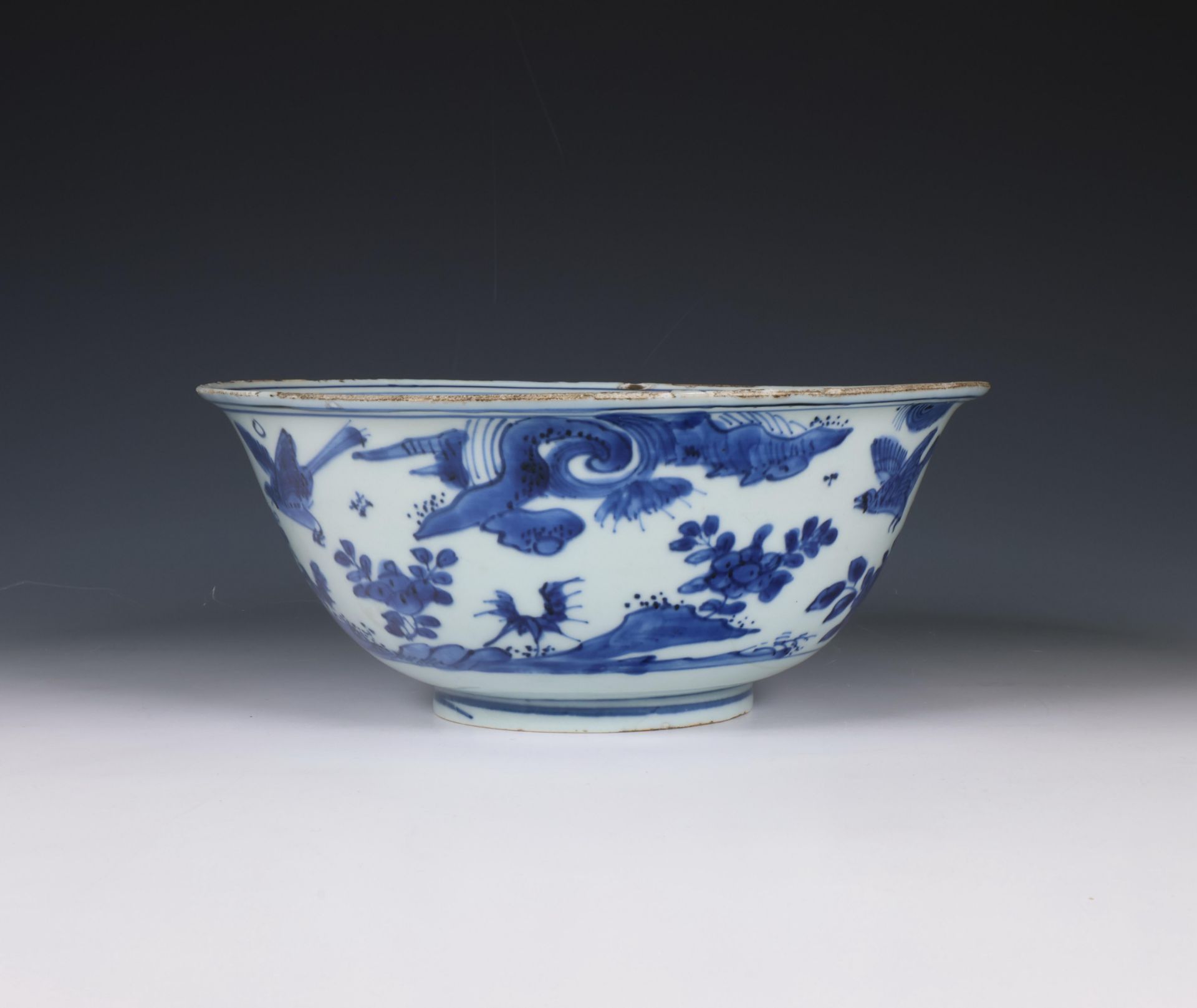 China, large blue and white porcelain bowl, 17th century, - Image 4 of 7