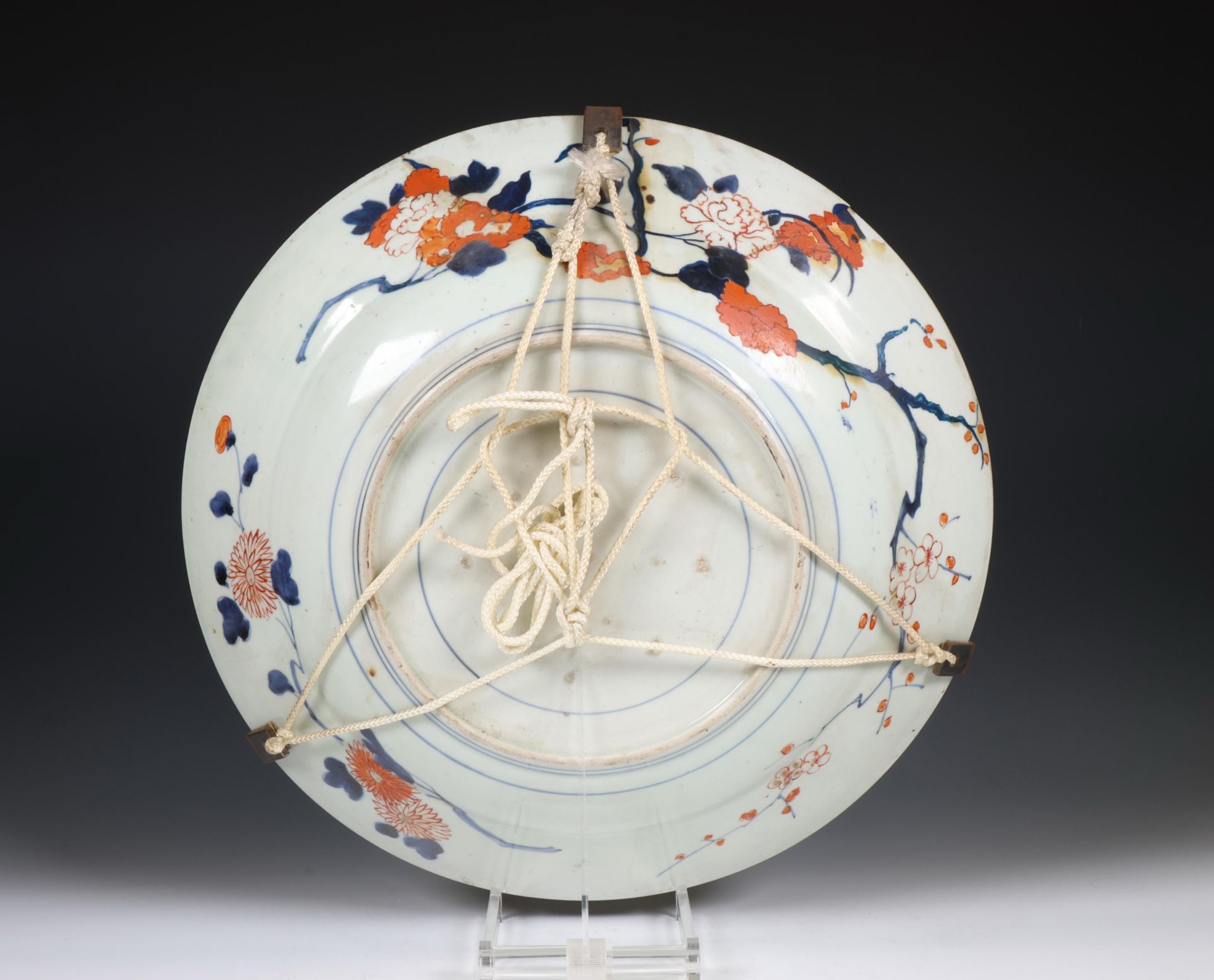 Japan, Imari porcelain dish, Edo period, 18th century, - Bild 2 aus 3