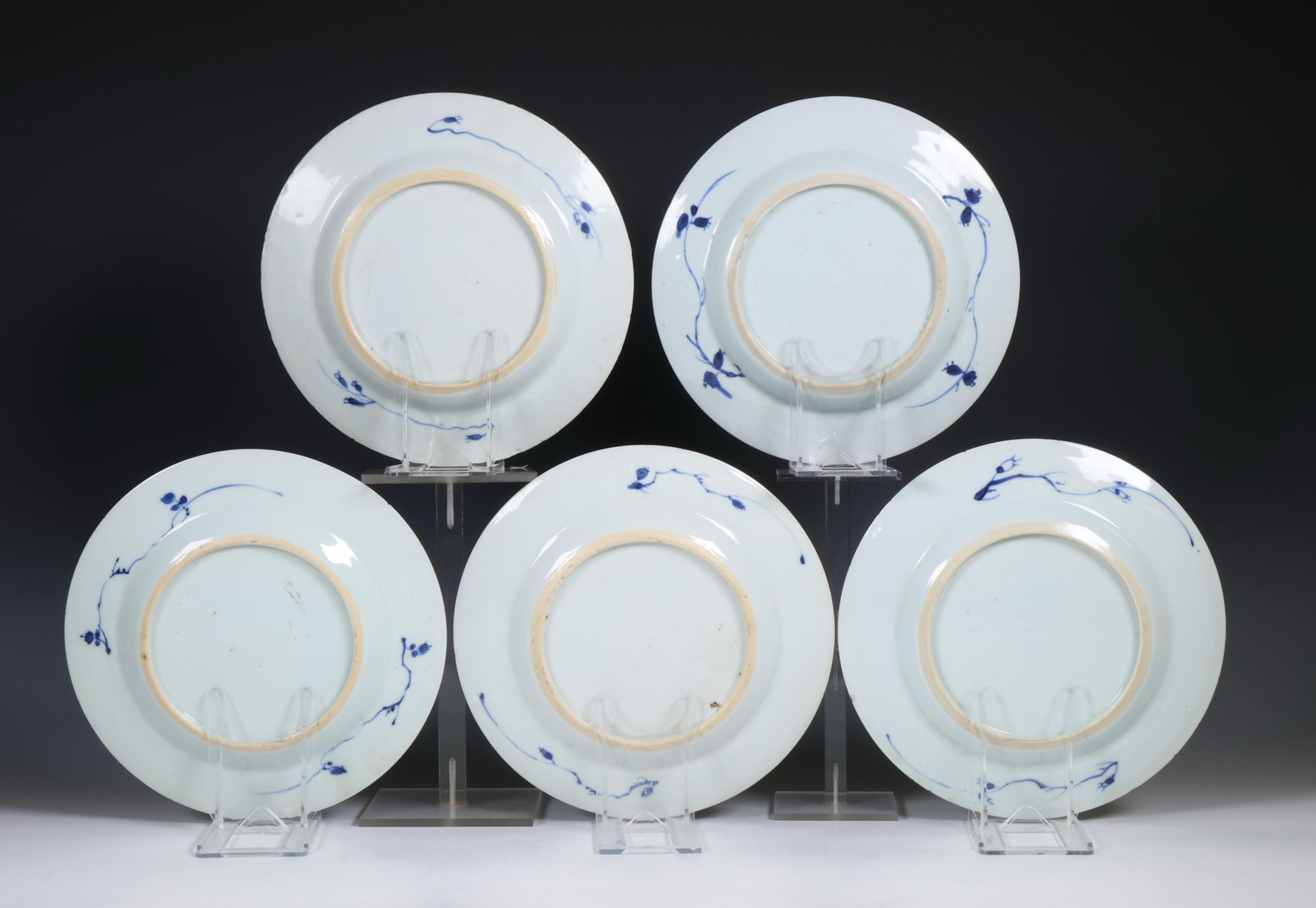 China, set of five blue and white porcelain plates, Kangxi period (1662-1722), - Image 2 of 3