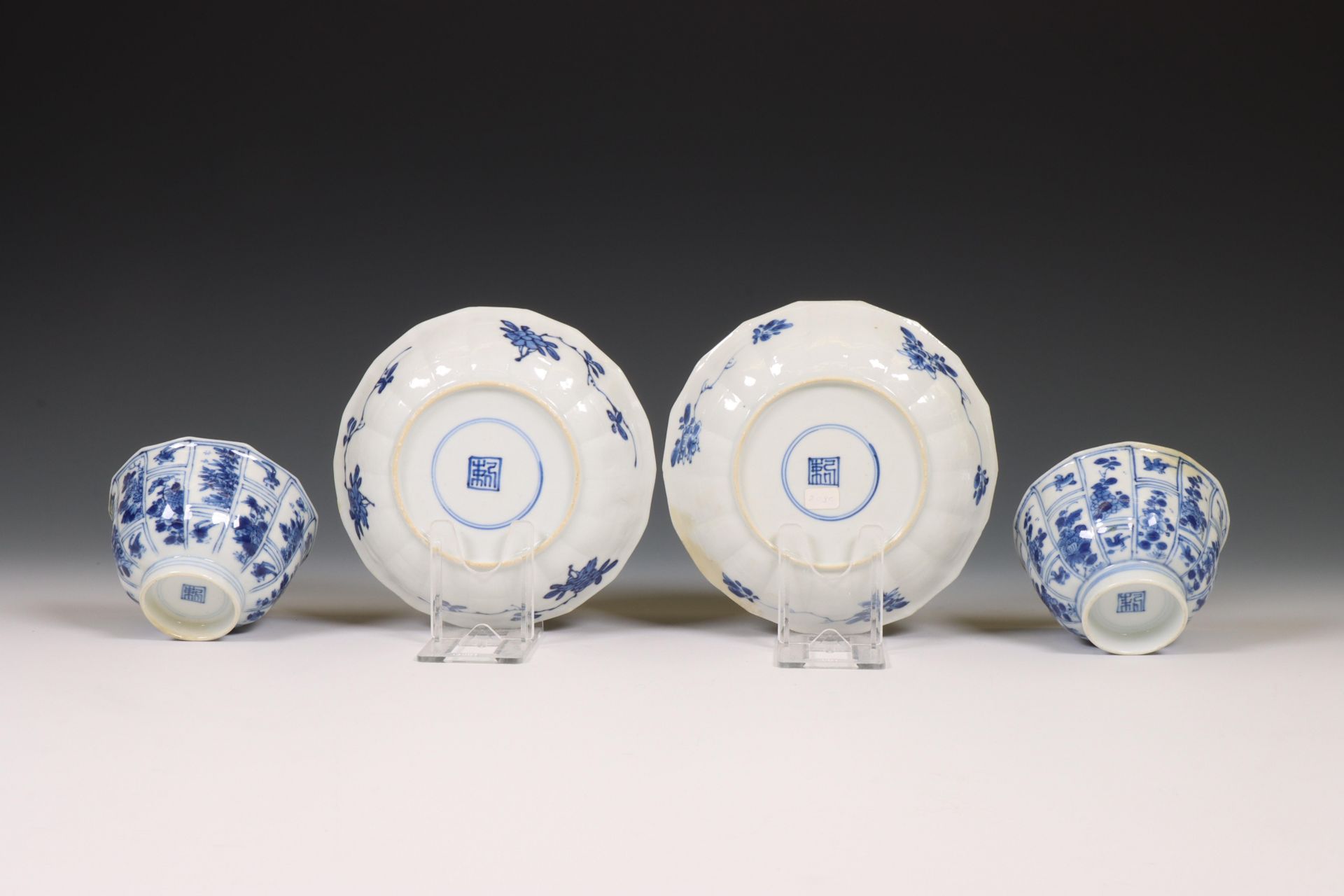 China, pair of blue and white porcelain cups and saucers, Kangxi period (1662-1722), - Bild 3 aus 3