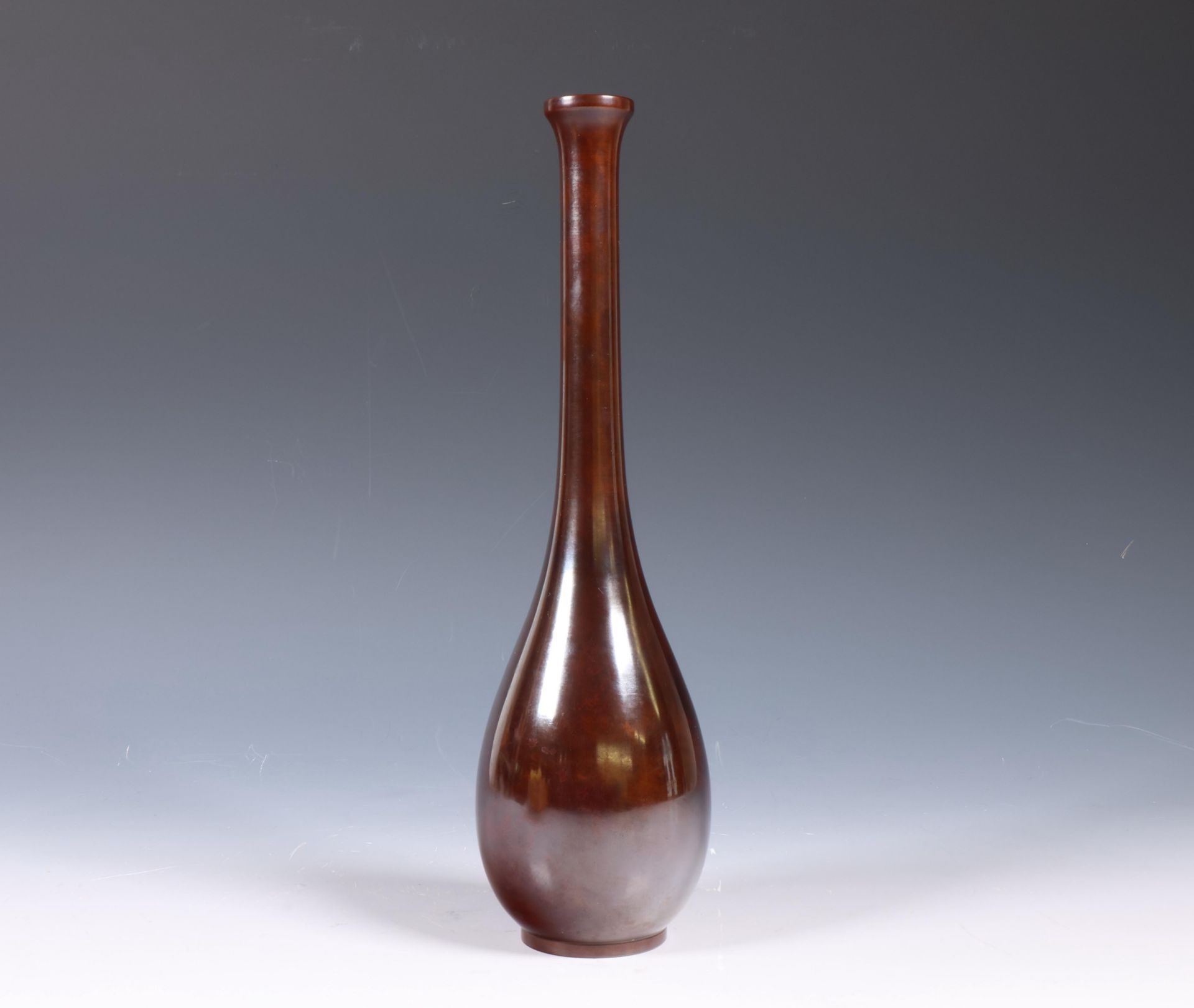 Japan, brown patinated vase (tsurukubi), signed Yasumi Nakajima (1905-1986),