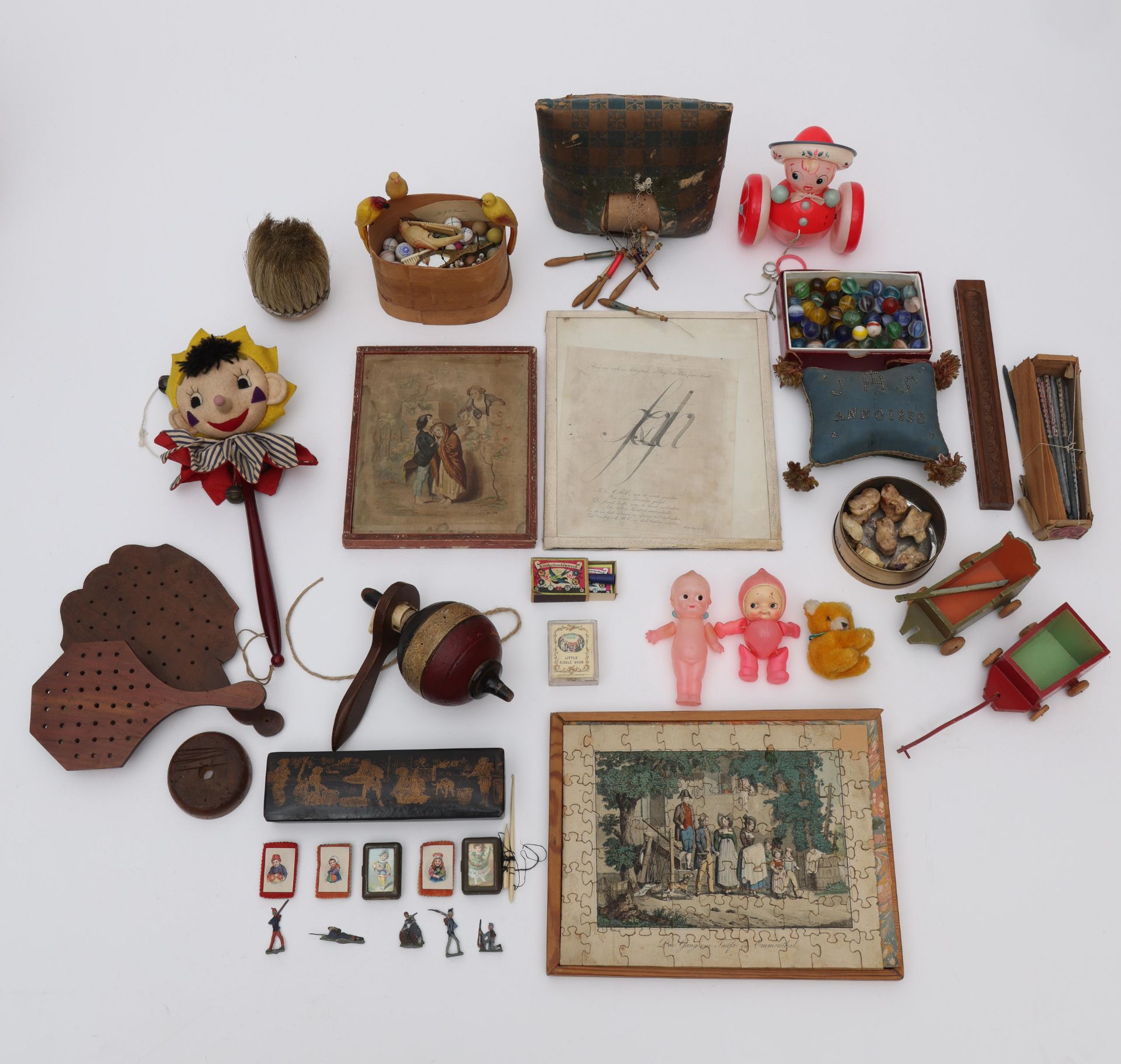 Divers speelgoed, puzzels en bikkels, 19e/20e eeuw;