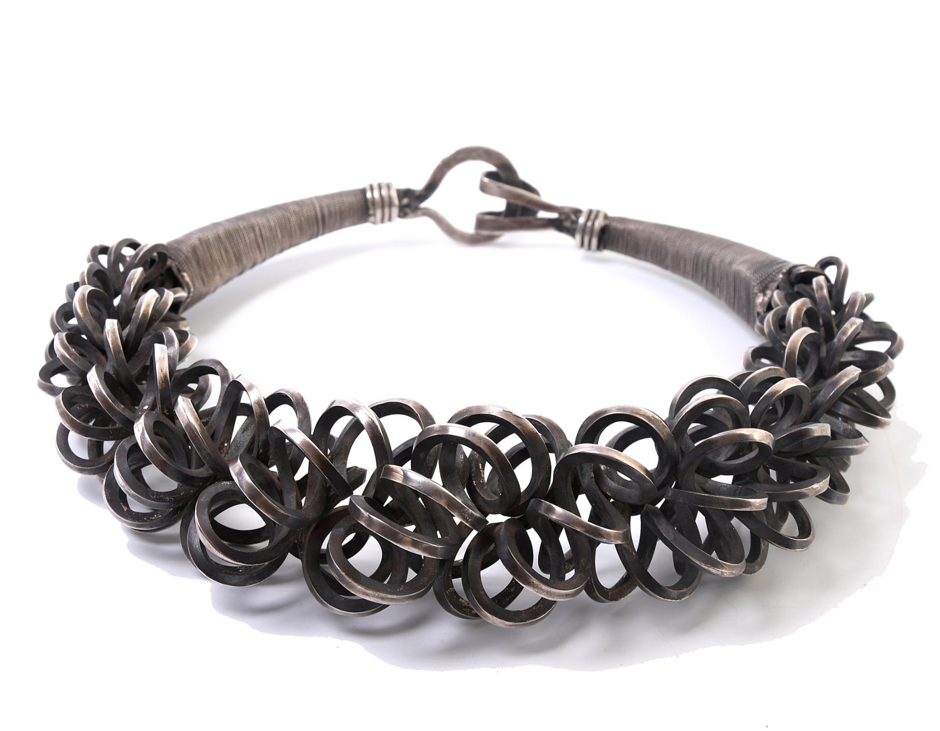 China, Guizhou, Miao a silver alloy neckring; - Image 2 of 3