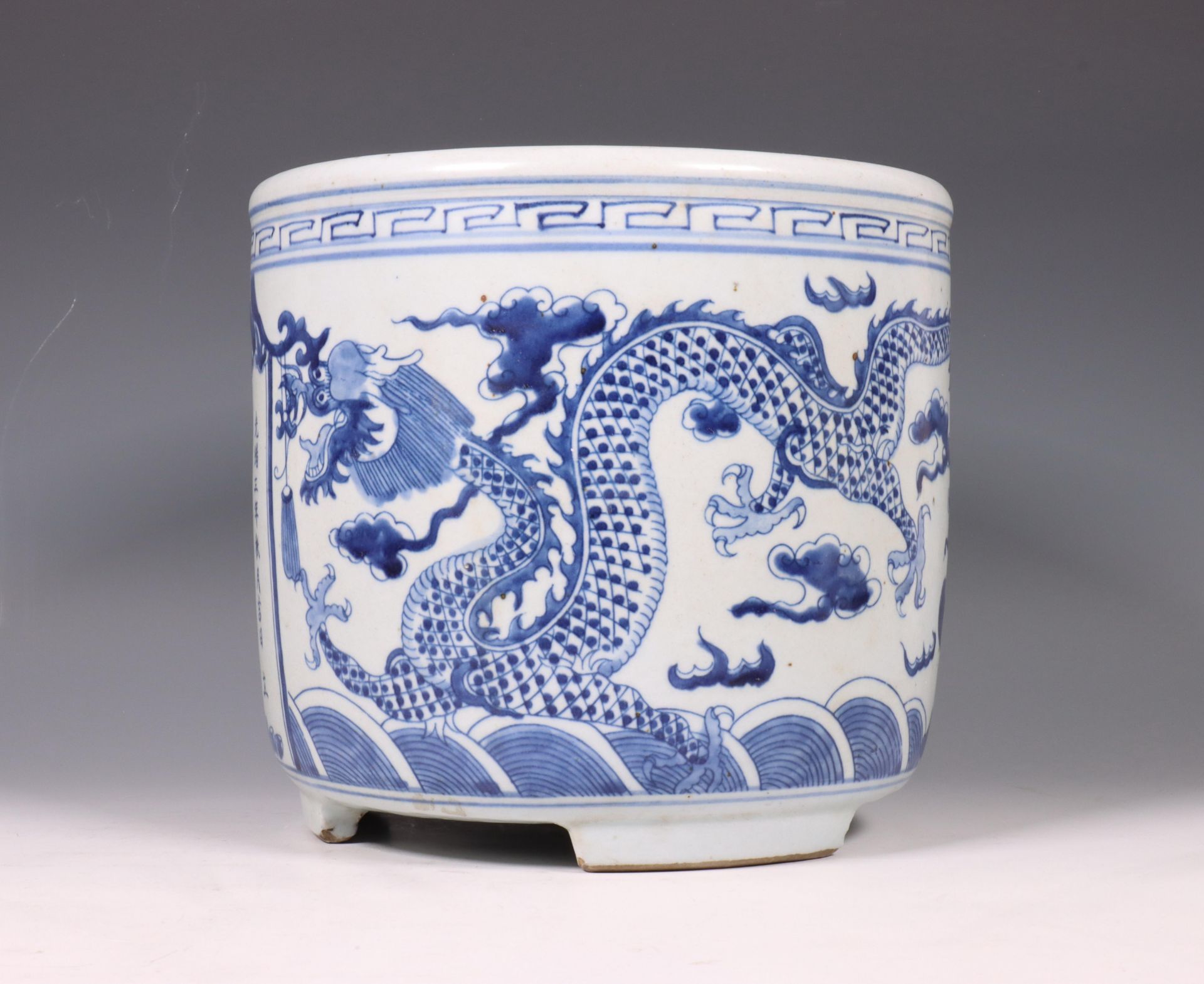 China, blue and white porcelain 'dragon' jar, modern, - Image 3 of 6