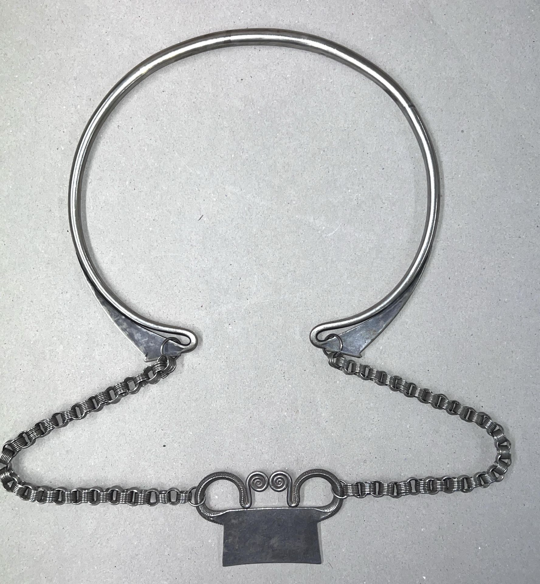 Golden Triangle, a silver alloy neckring with chain and pendant, - Image 3 of 4