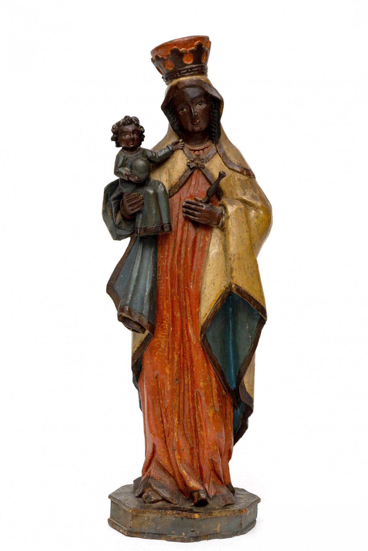 Gestoken beukenhouten sculptuur voorstellende de Zwarte Madonna van Altöttingen, ca. 1900;