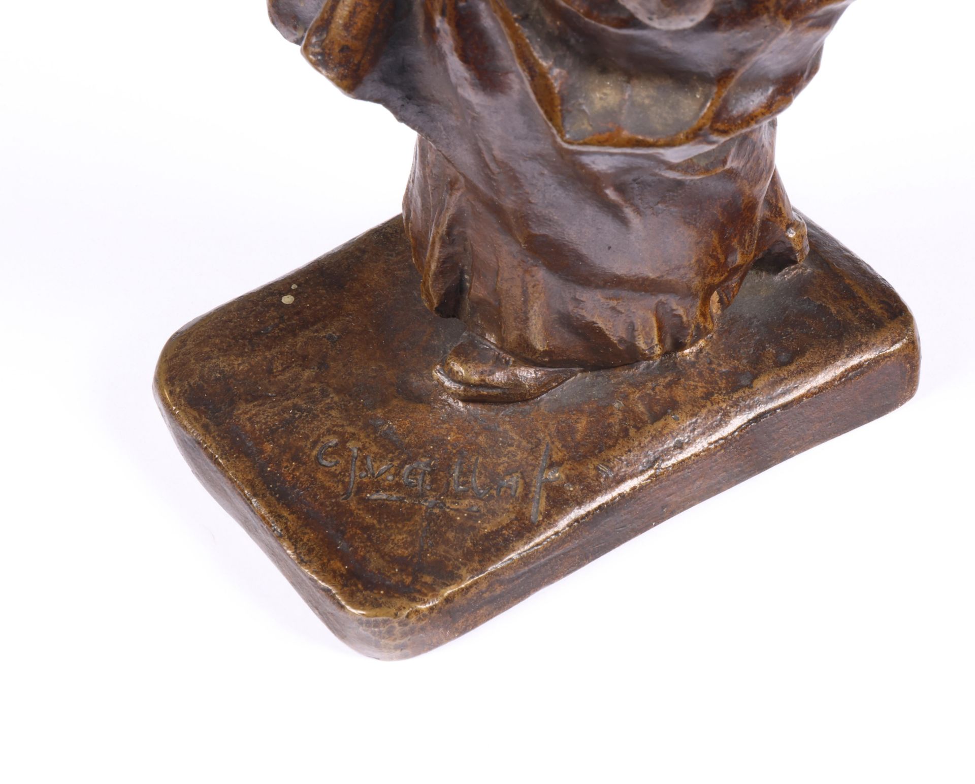 Chris van der Hoef (1875-1933), bruin gepatineerd bronzen sculptuur, 'oude vrouw´, ca. 1910; - Image 2 of 7