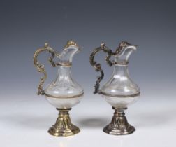 Twee kristallen water ampullen, 19e eeuw;