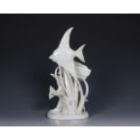 Meissen, wit porseleinen vormstuk, 'Pisces', ontwerp Elfriede Reichel-Drechsler, 1959;