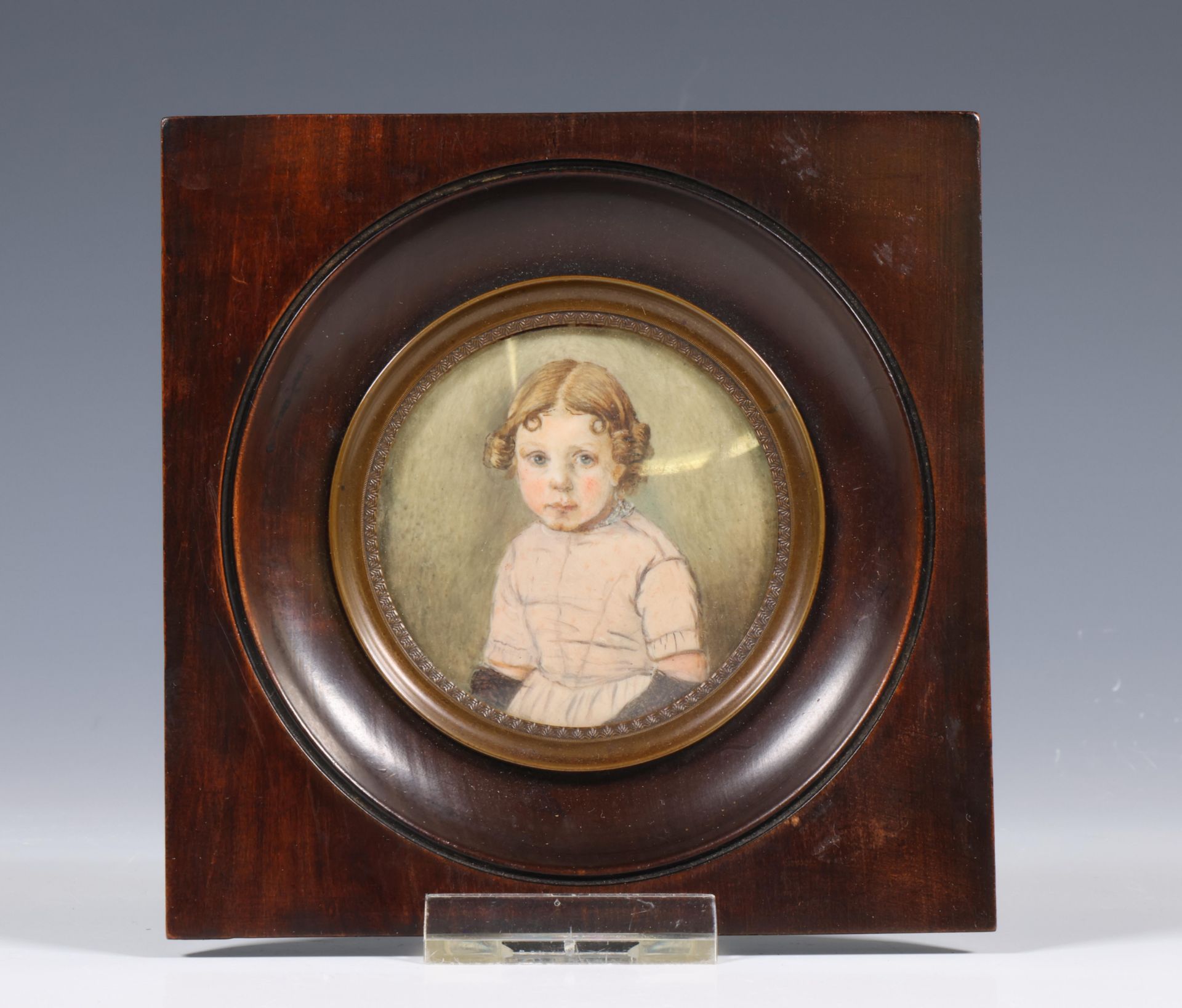 Portret miniatuur van jong meisje, ca. 1900;