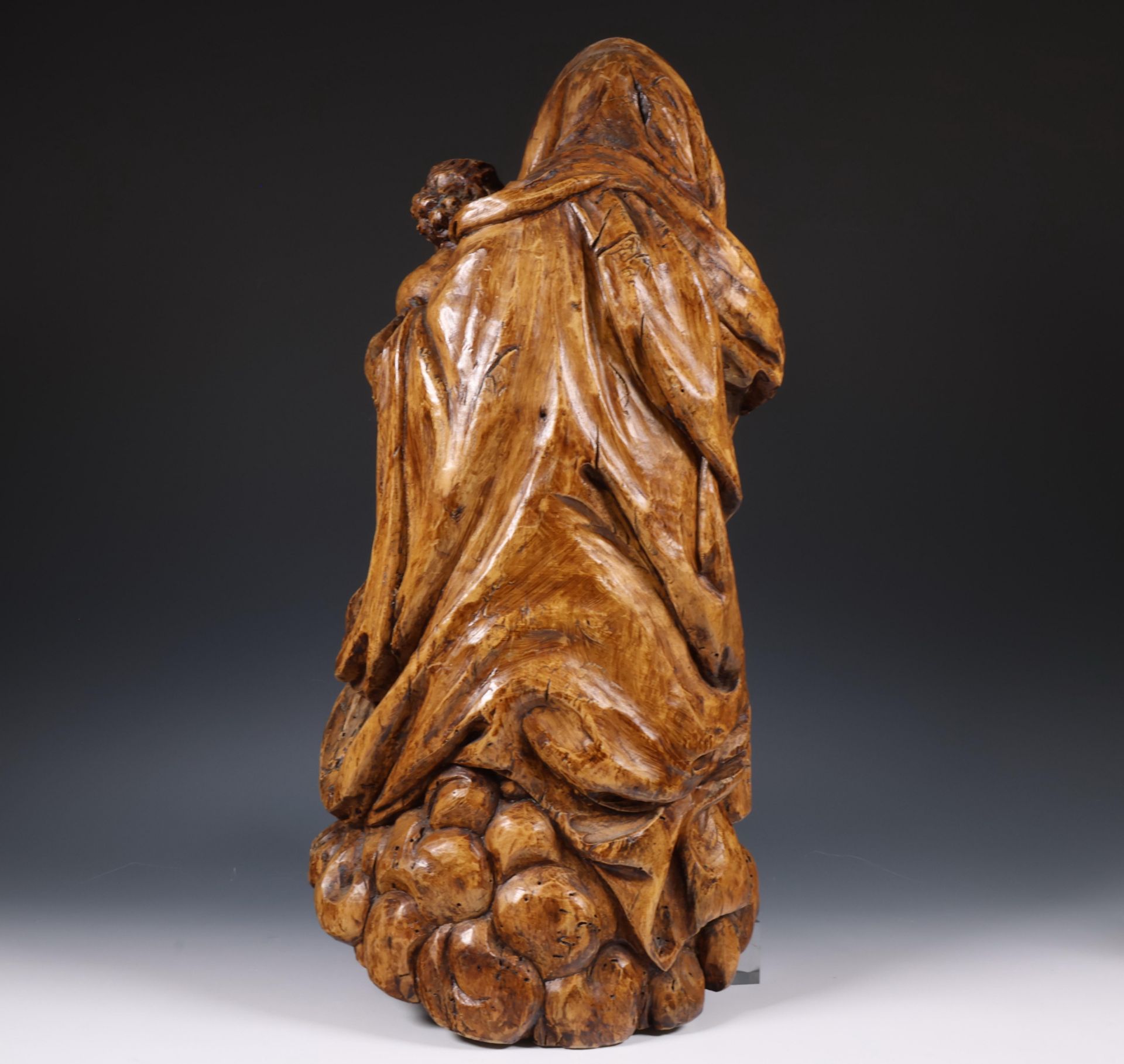 Frankrijk, houten gestoken sculptuur voorstellende Madonna met kind, 18e eeuw; - Image 8 of 9