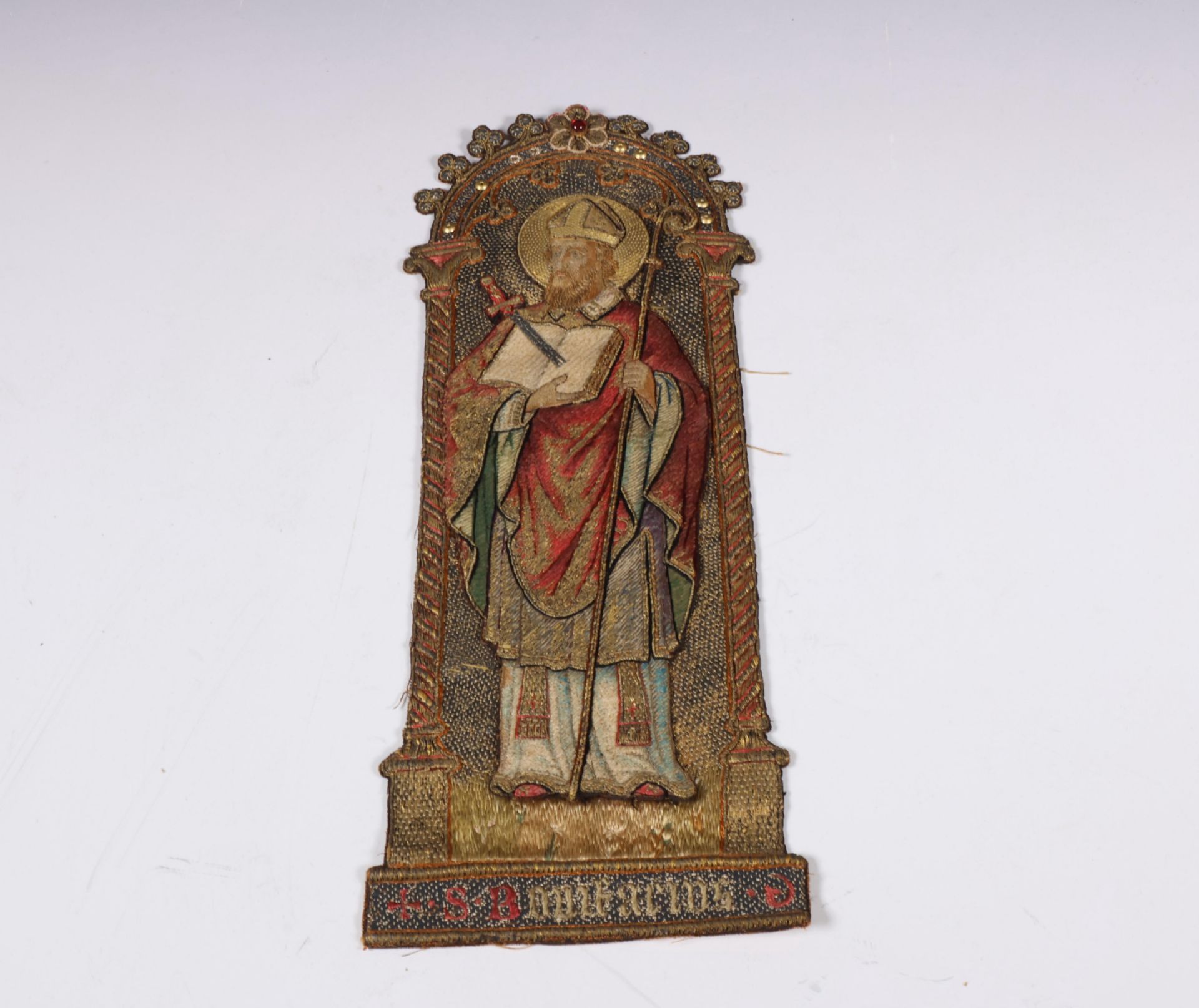 Zijden geborduurde strook met voorstelling van de Heilige Maria, 18e eeuw; - Image 5 of 6