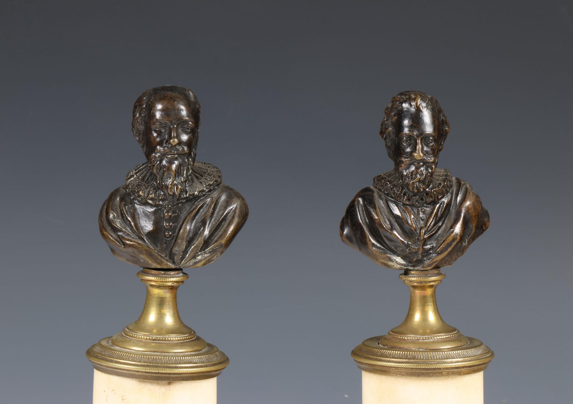 Frankrijk, paar bruin gepatineerde bronzen bustes ca. 1800; - Image 2 of 3