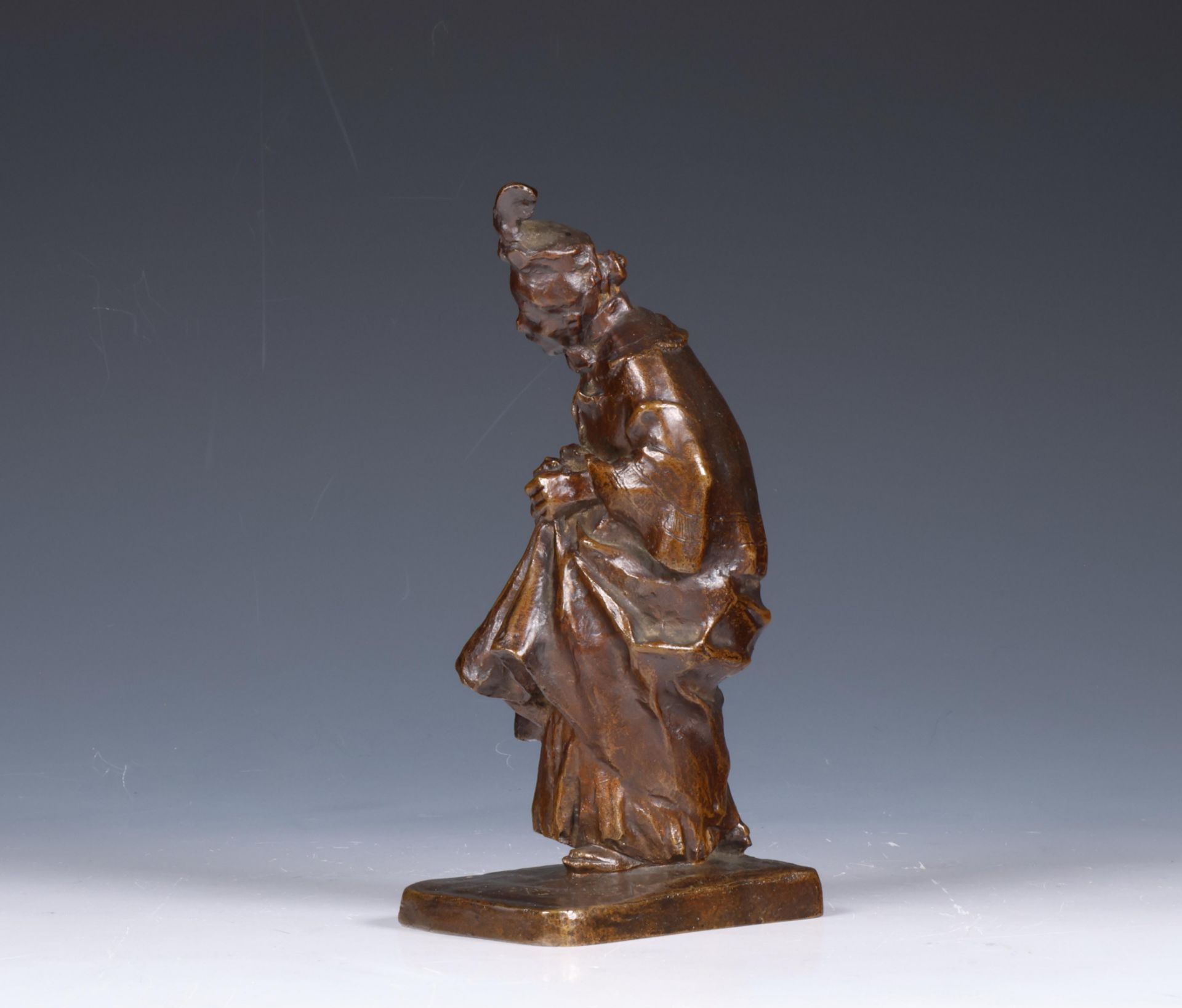 Chris van der Hoef (1875-1933), bruin gepatineerd bronzen sculptuur, 'oude vrouw´, ca. 1910; - Image 5 of 7