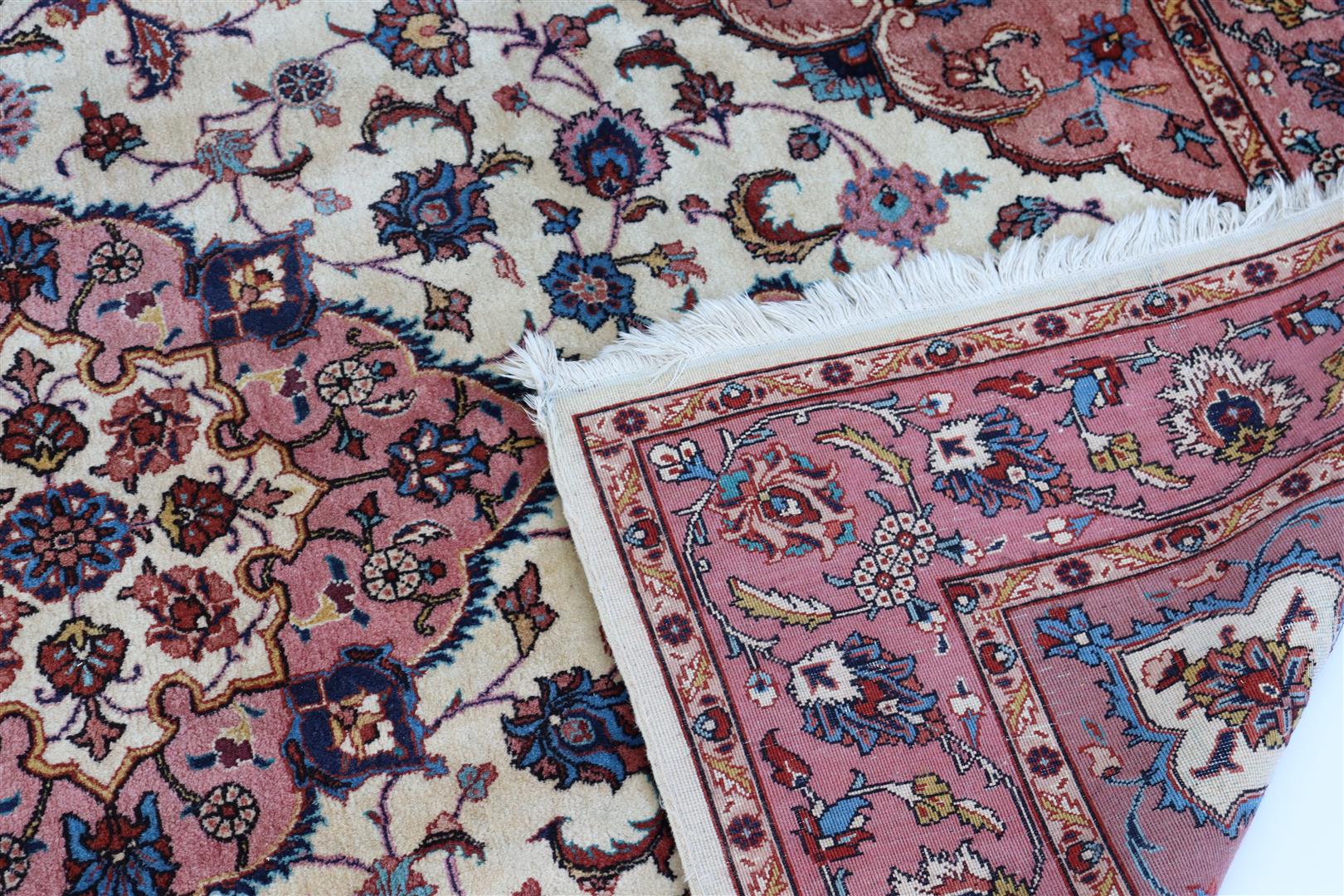 Hand-knotted oriental carpet - Image 4 of 4